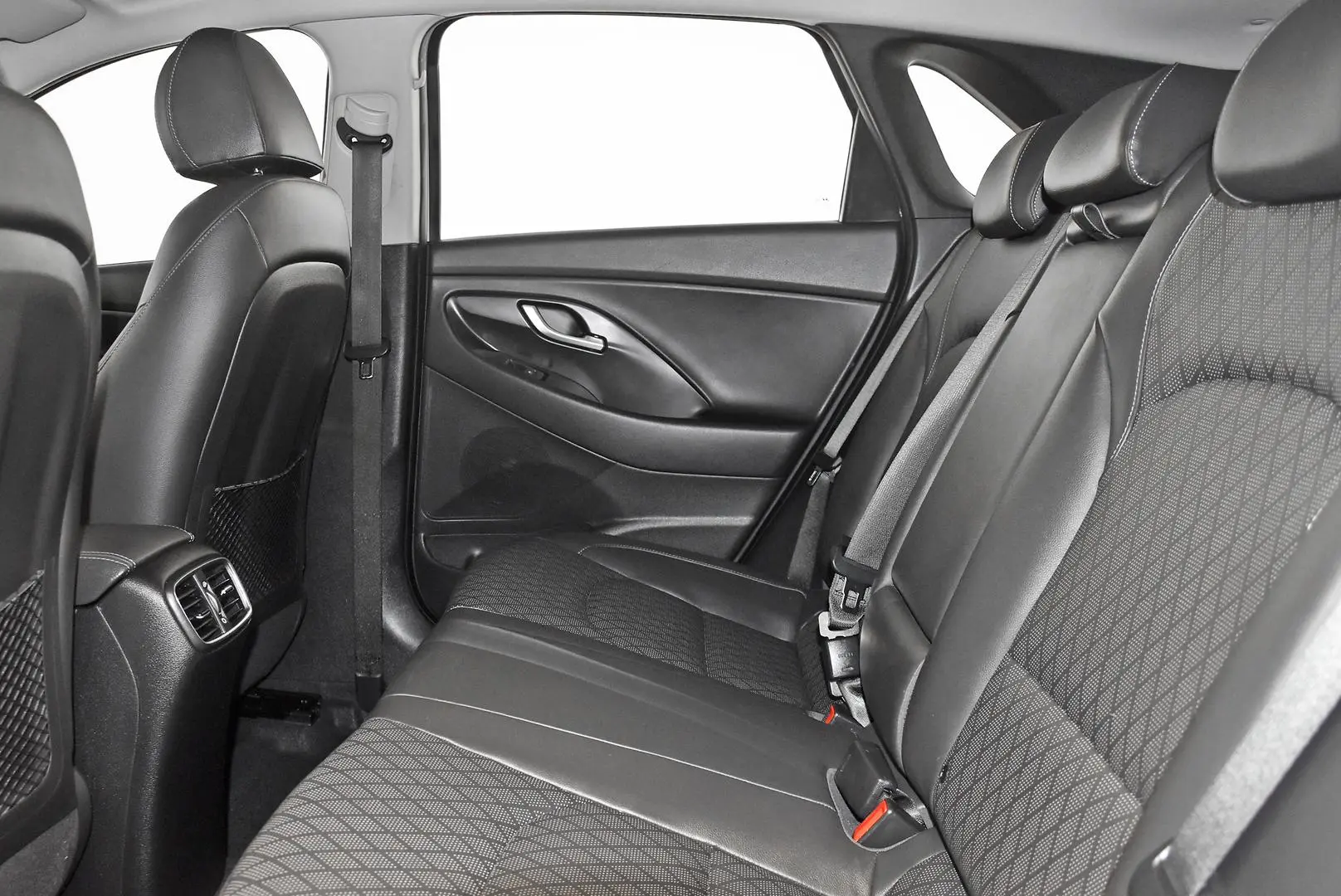 2022 Hyundai i30 Gallery Image 17
