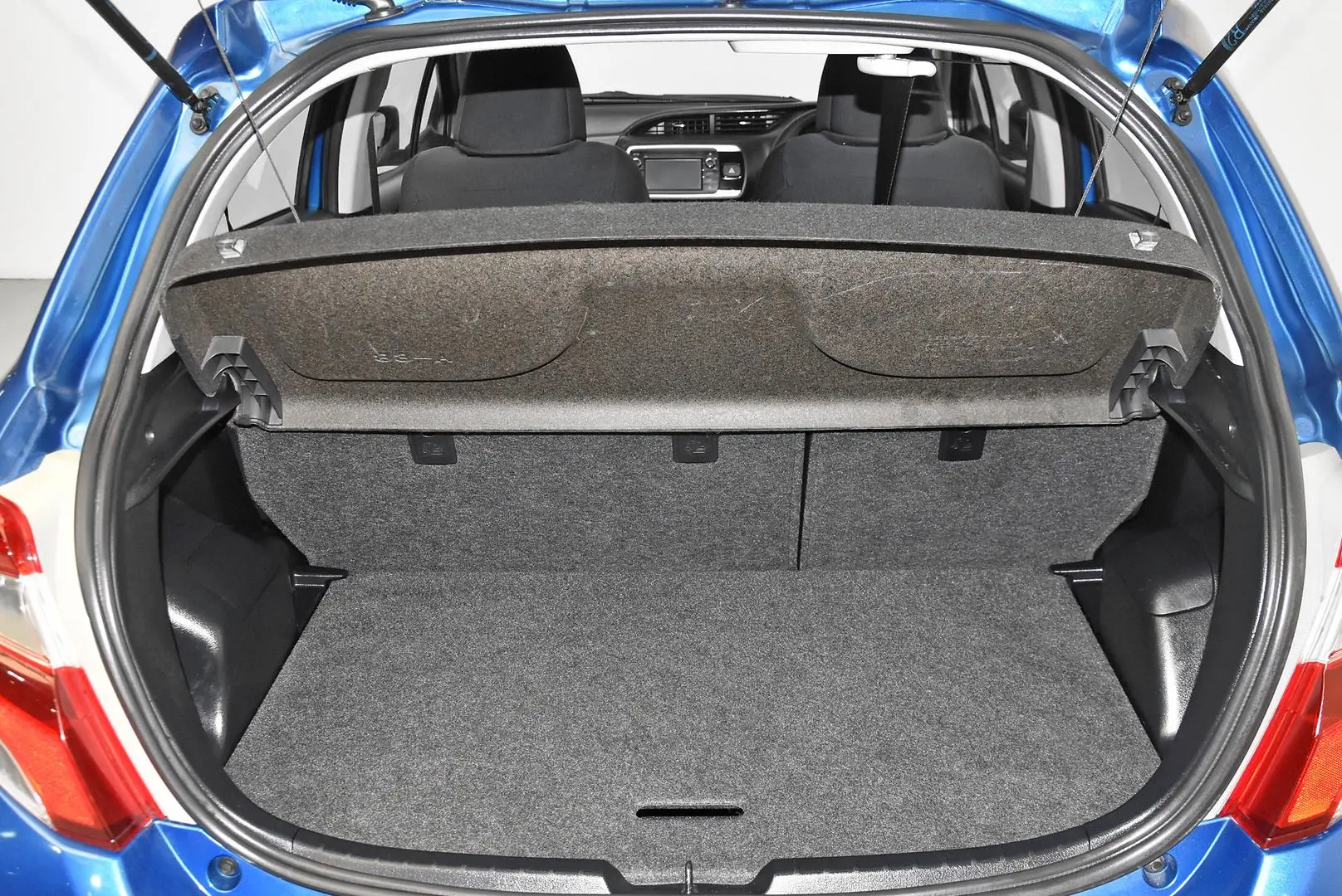 2015 Toyota Yaris Gallery Image 19