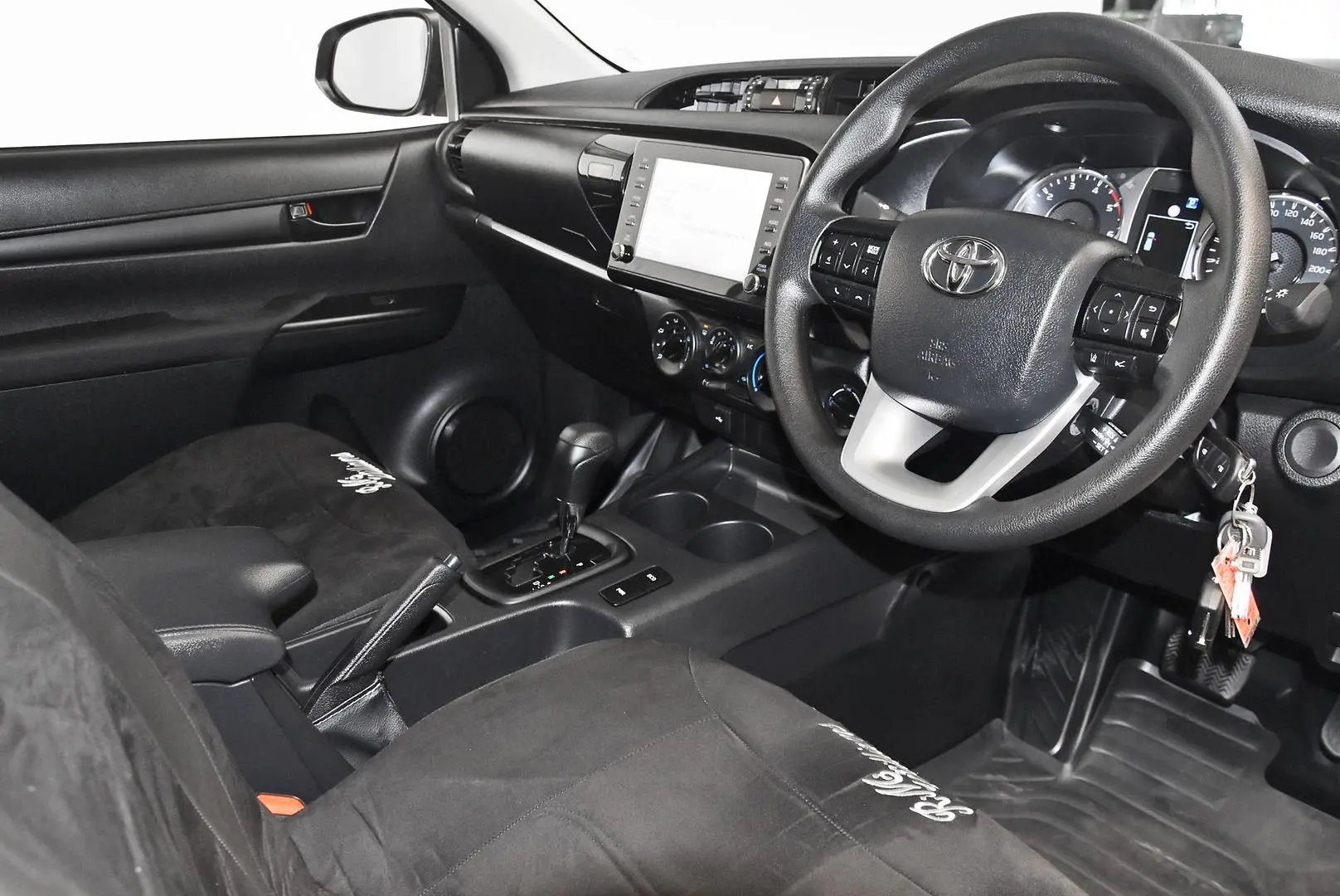 2024 Toyota Hilux Gallery Image 8