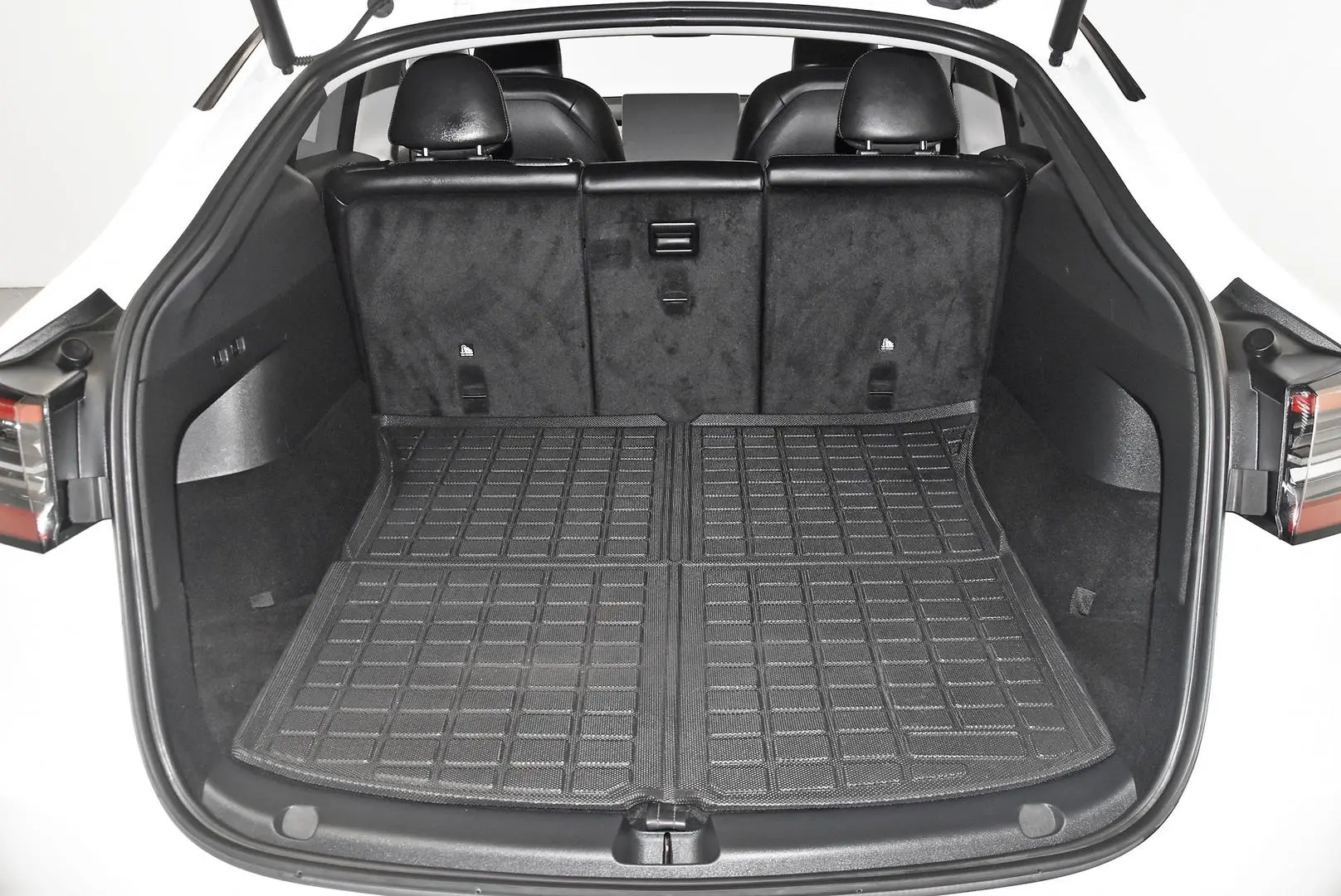 2023 Tesla Model Y Gallery Image 19