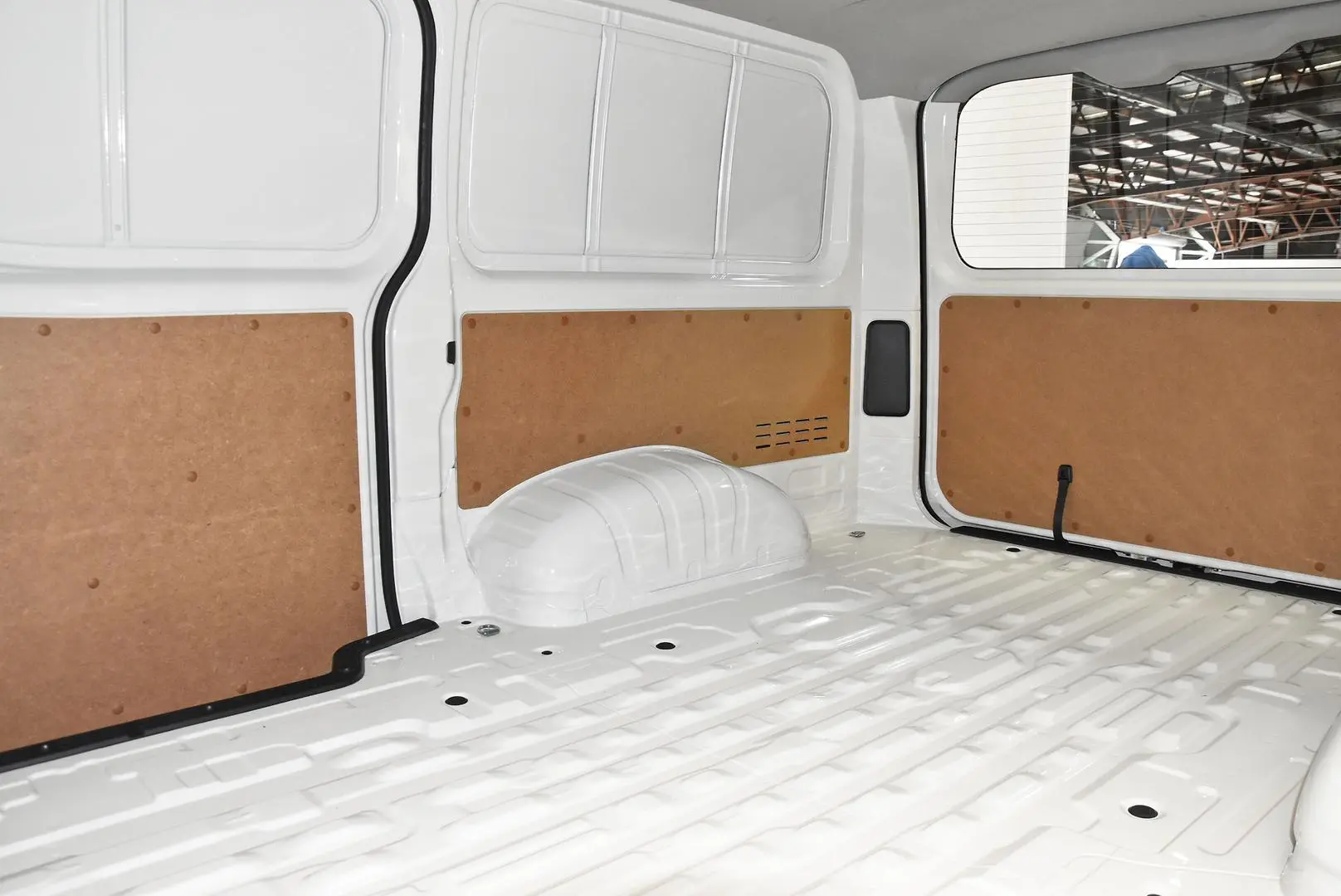 2025 Toyota Hiace Gallery Image 21