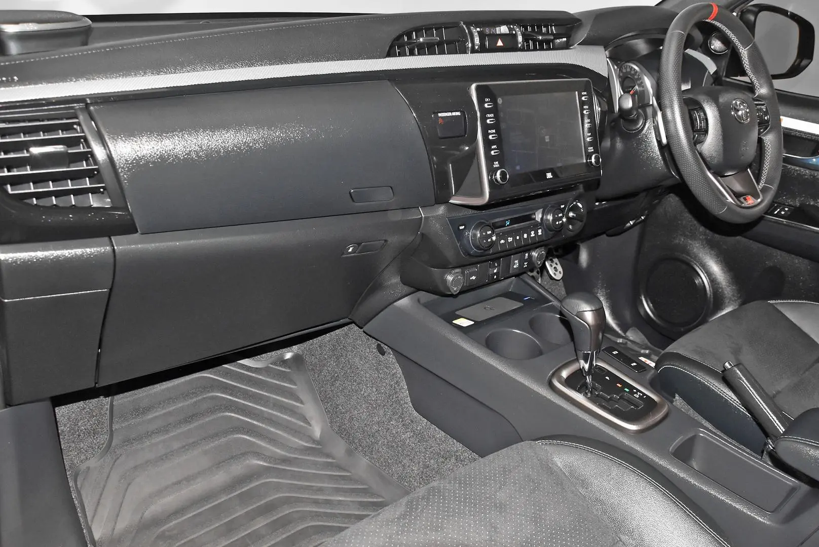 2024 Toyota Hilux Gallery Image 17