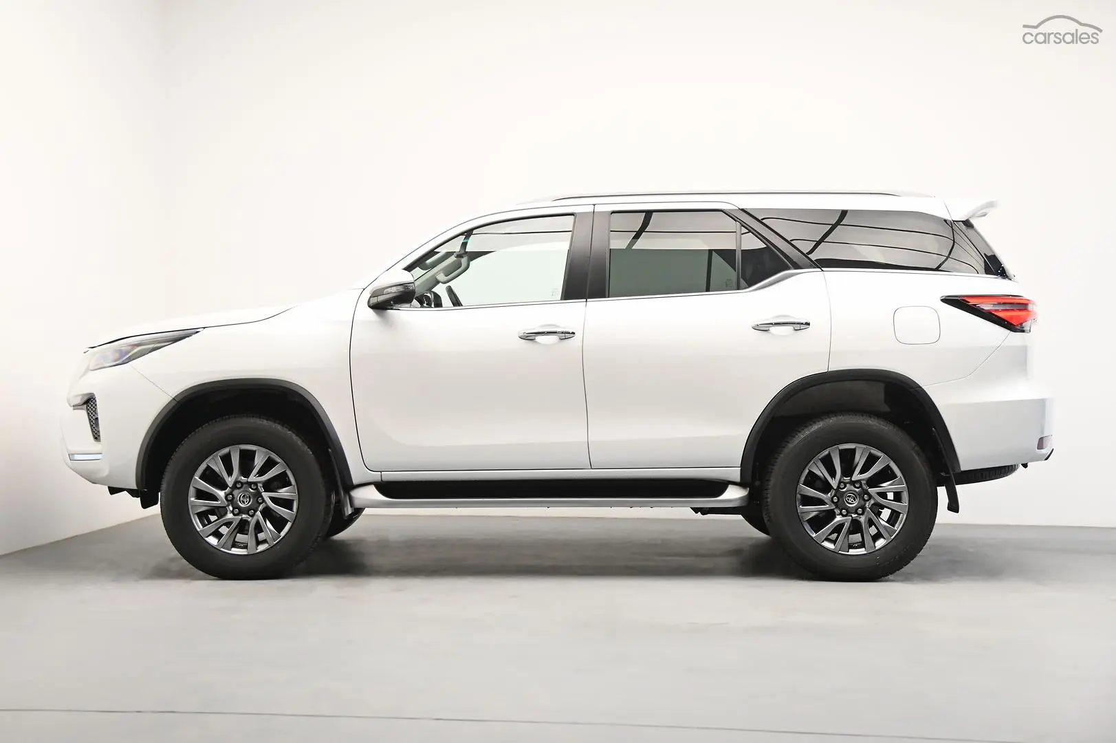 2023 Toyota Fortuner Image 4