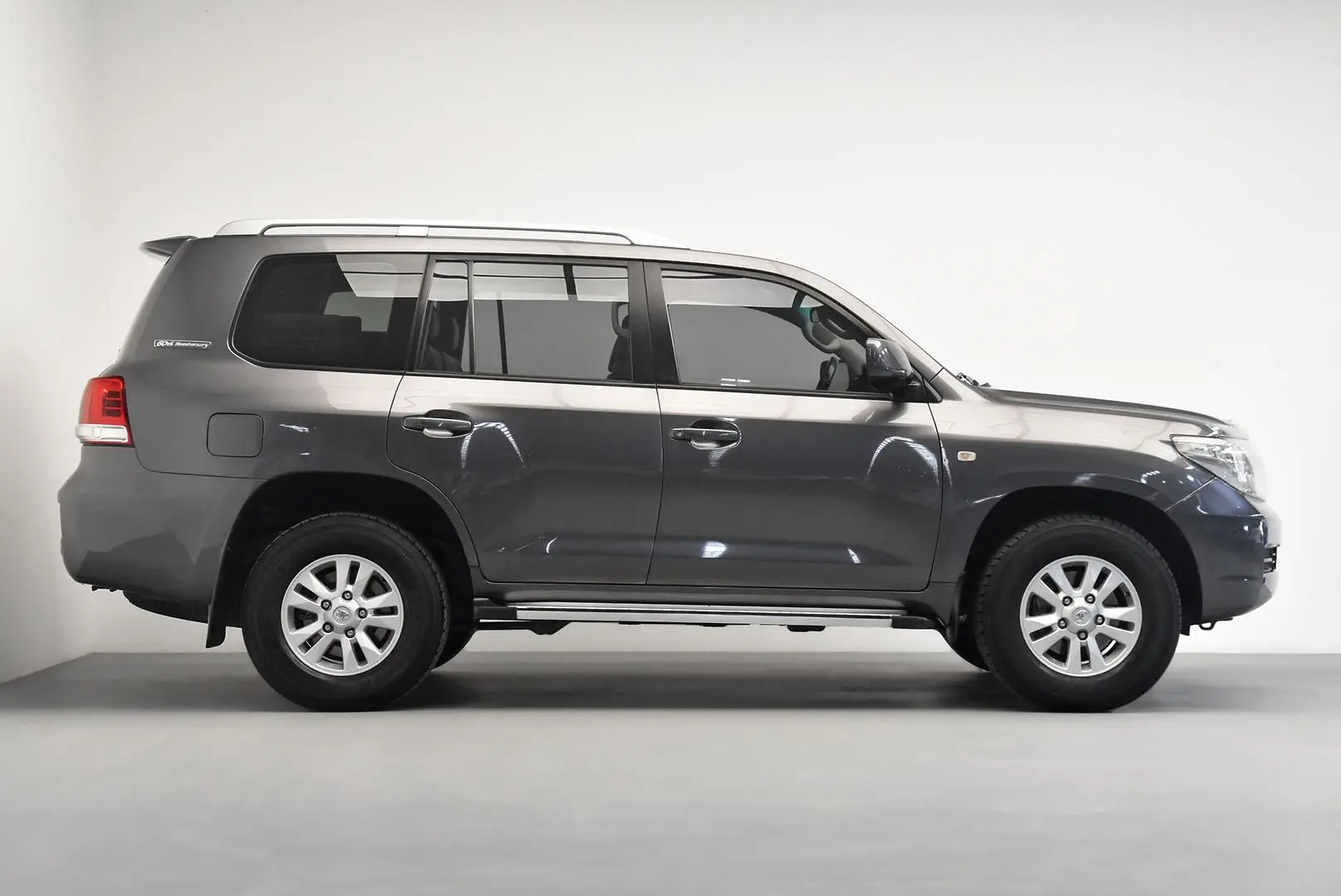 2010 Toyota Landcruiser Gallery Image 3