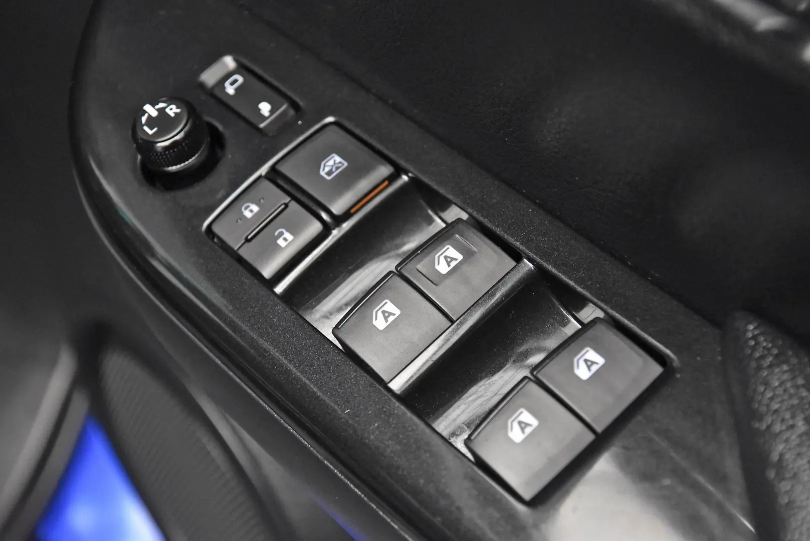 2018 Toyota Hilux Gallery Image 9