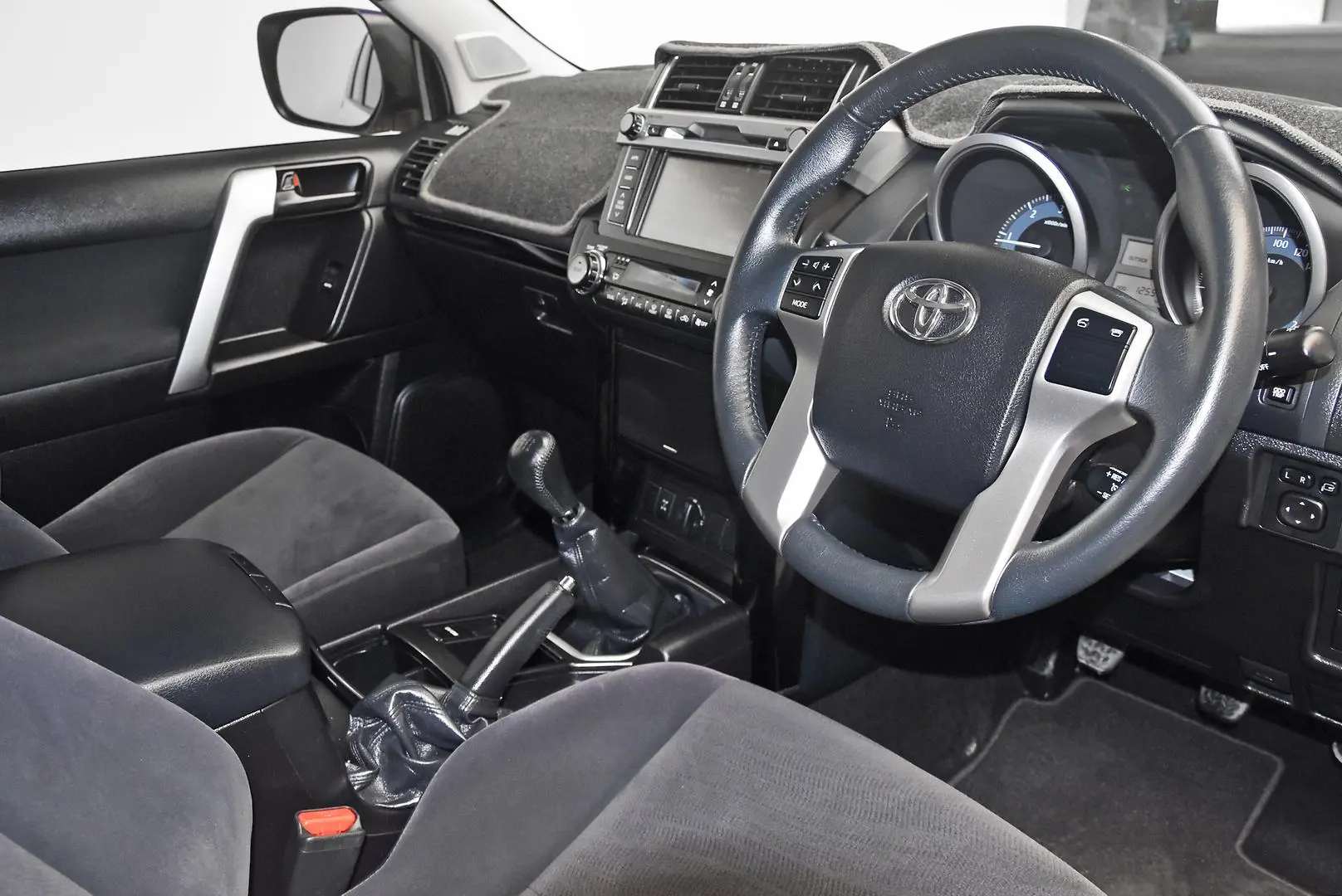 2016 Toyota Landcruiser Prado Gallery Image 7