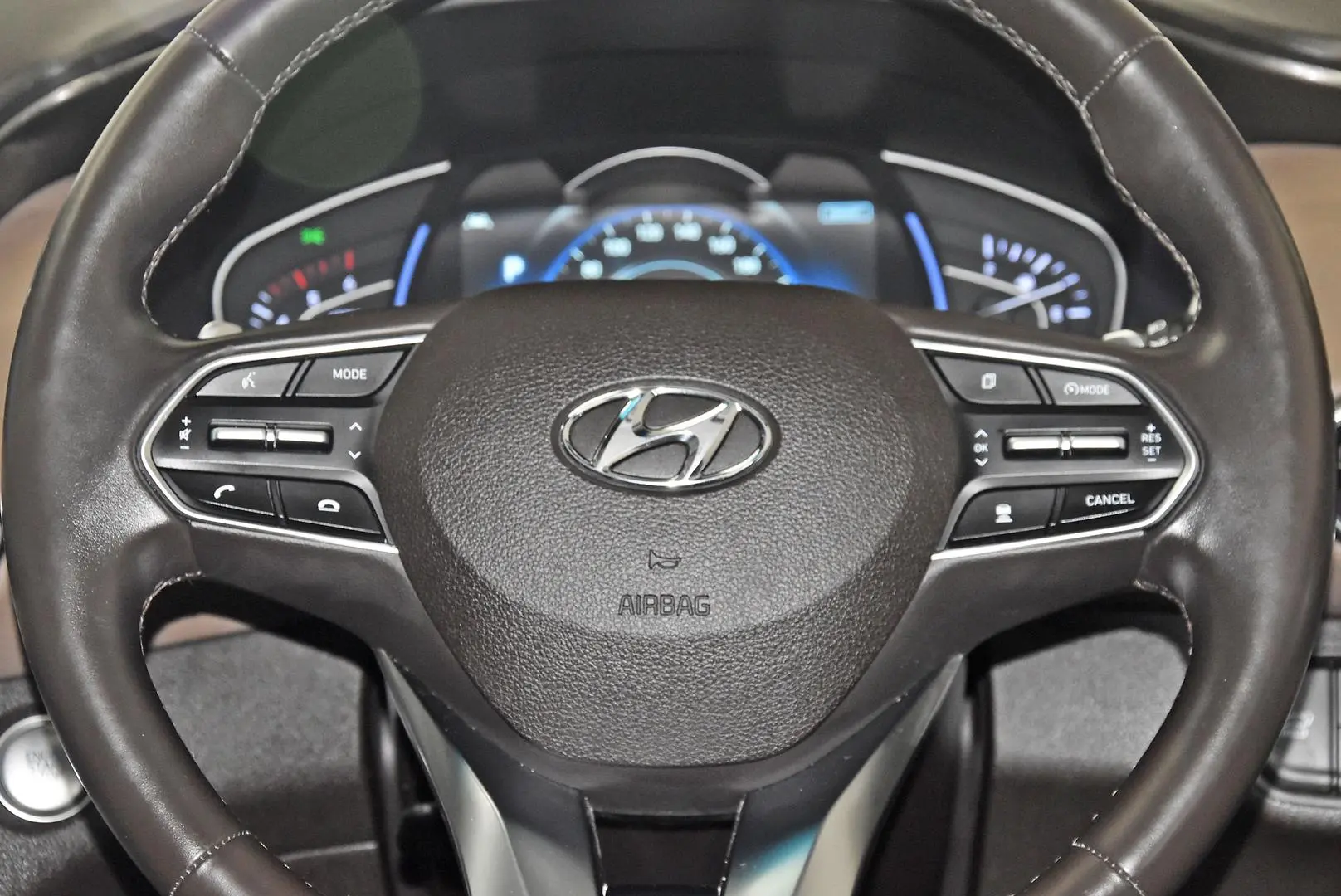 2018 Hyundai Santa Fe Gallery Image 15