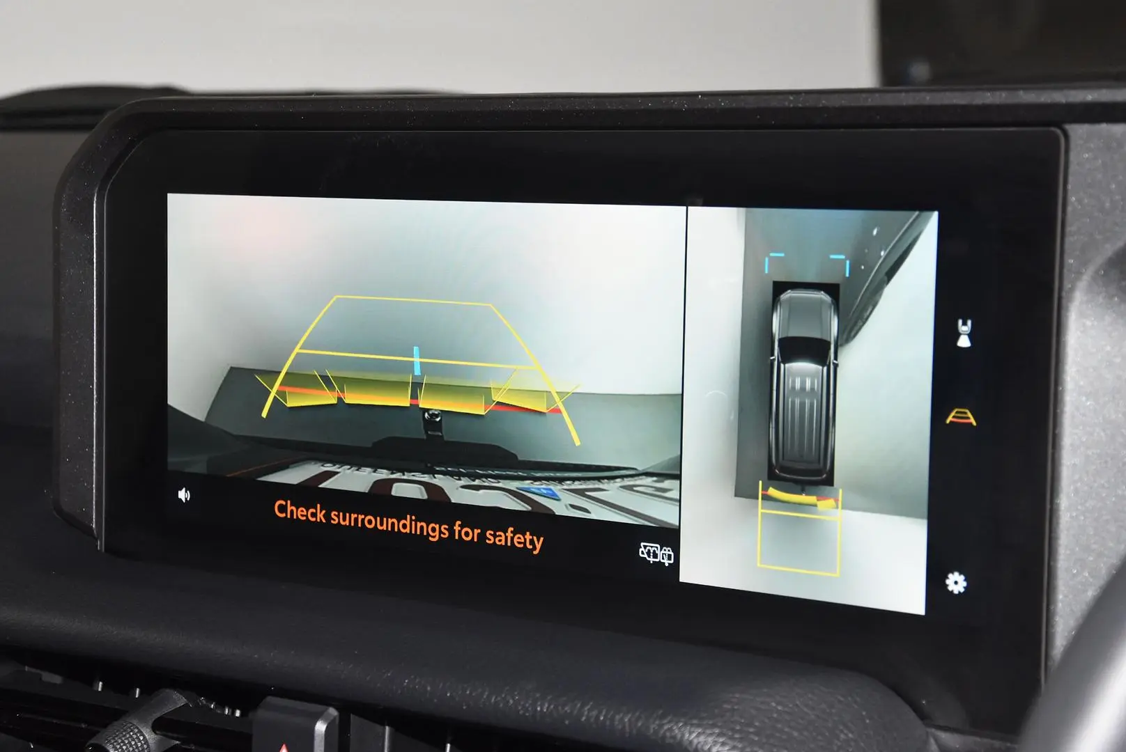 2024 Toyota Landcruiser Prado Gallery Image 12