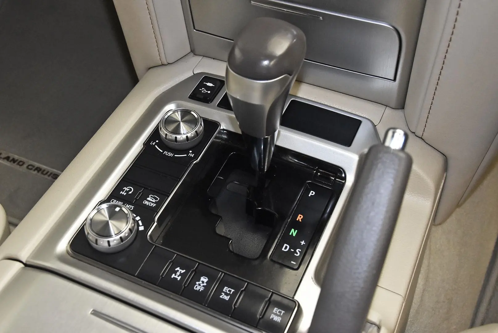 2019 Toyota Landcruiser Gallery Image 12