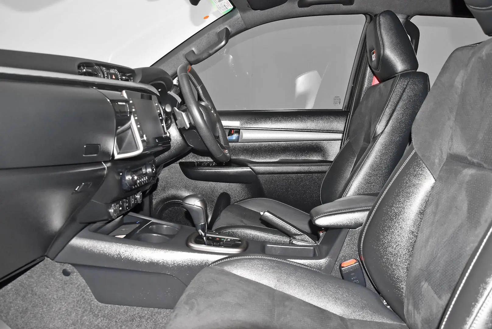 2024 Toyota Hilux Gallery Image 18