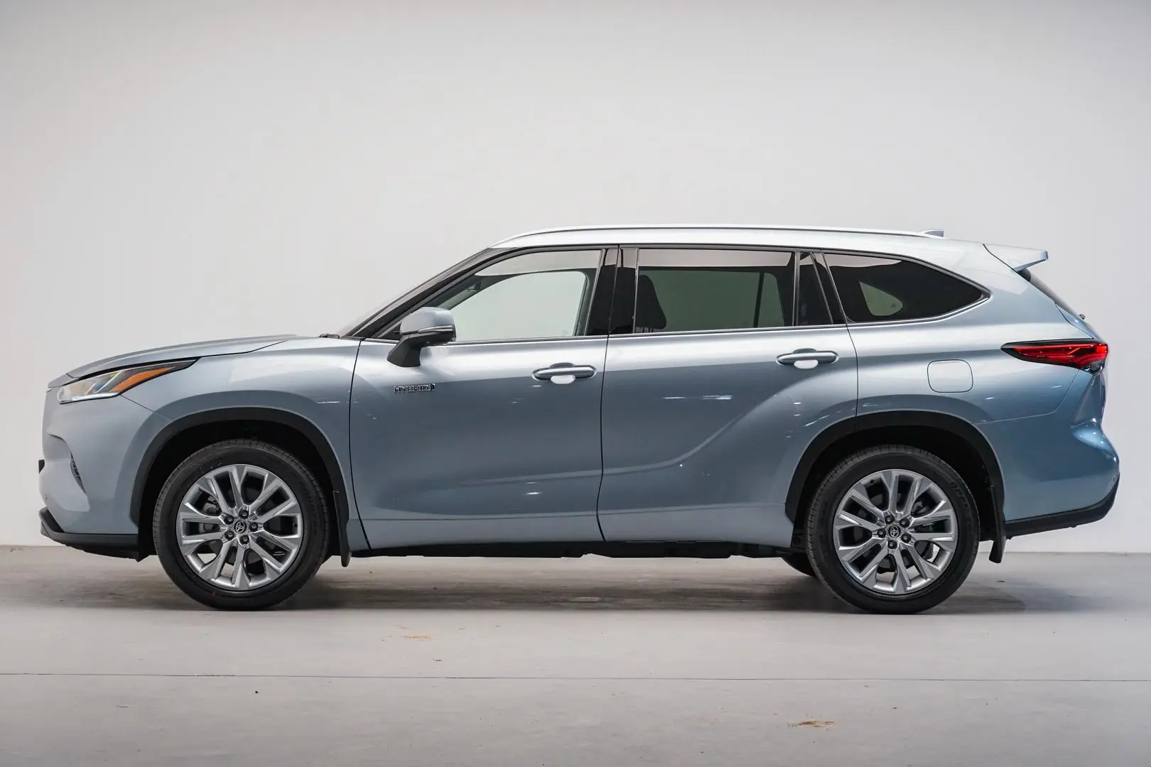2023 Toyota Kluger Gallery Image 3