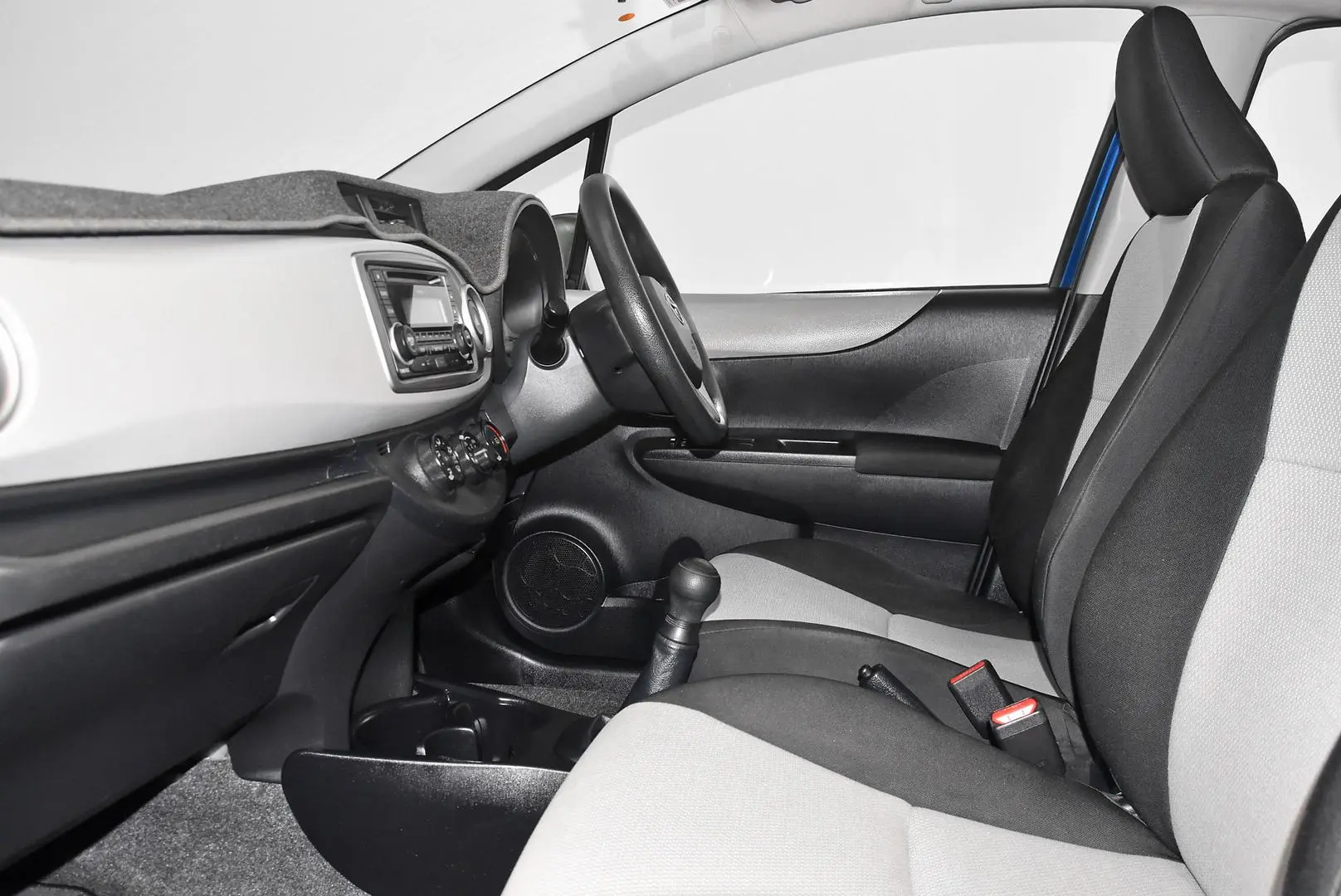 2013 Toyota Yaris Gallery Image 17