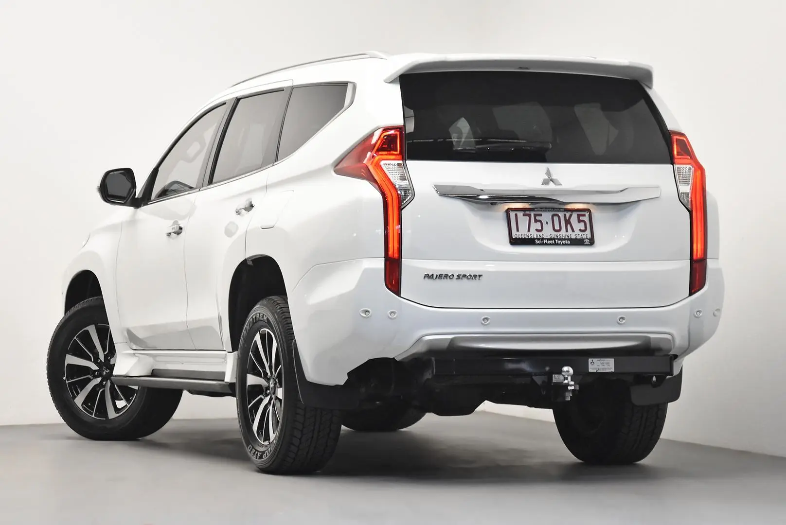 2018 Mitsubishi Pajero Sport Gallery Image 5