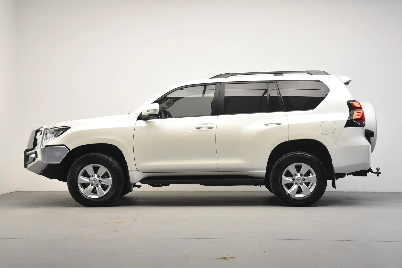 2022 Toyota Landcruiser Prado Gallery Image 4
