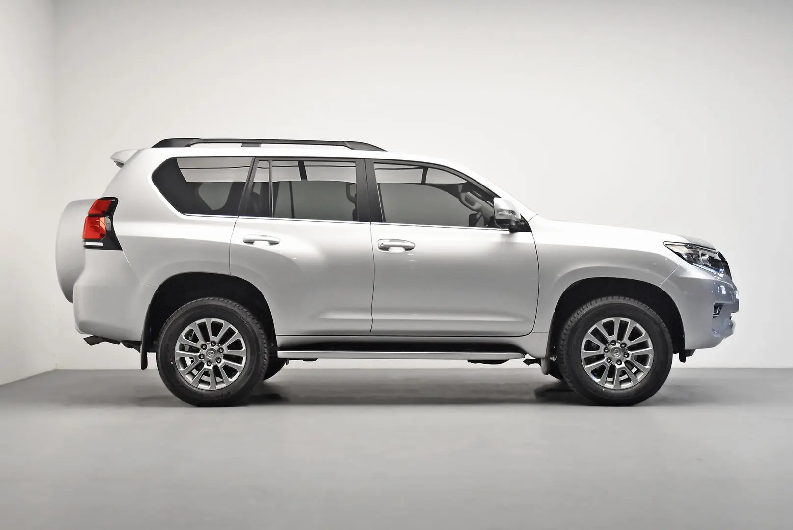 2021 Toyota Landcruiser Prado Gallery Image 3