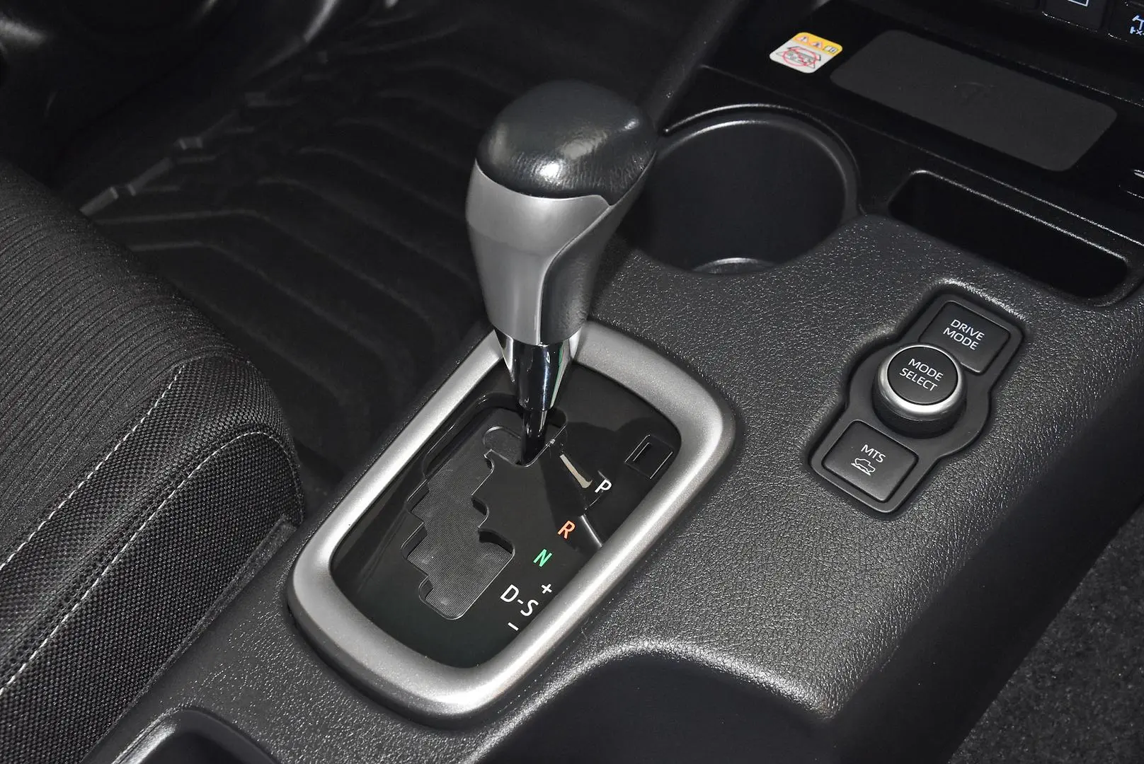 2025 Toyota Hilux Gallery Image 13