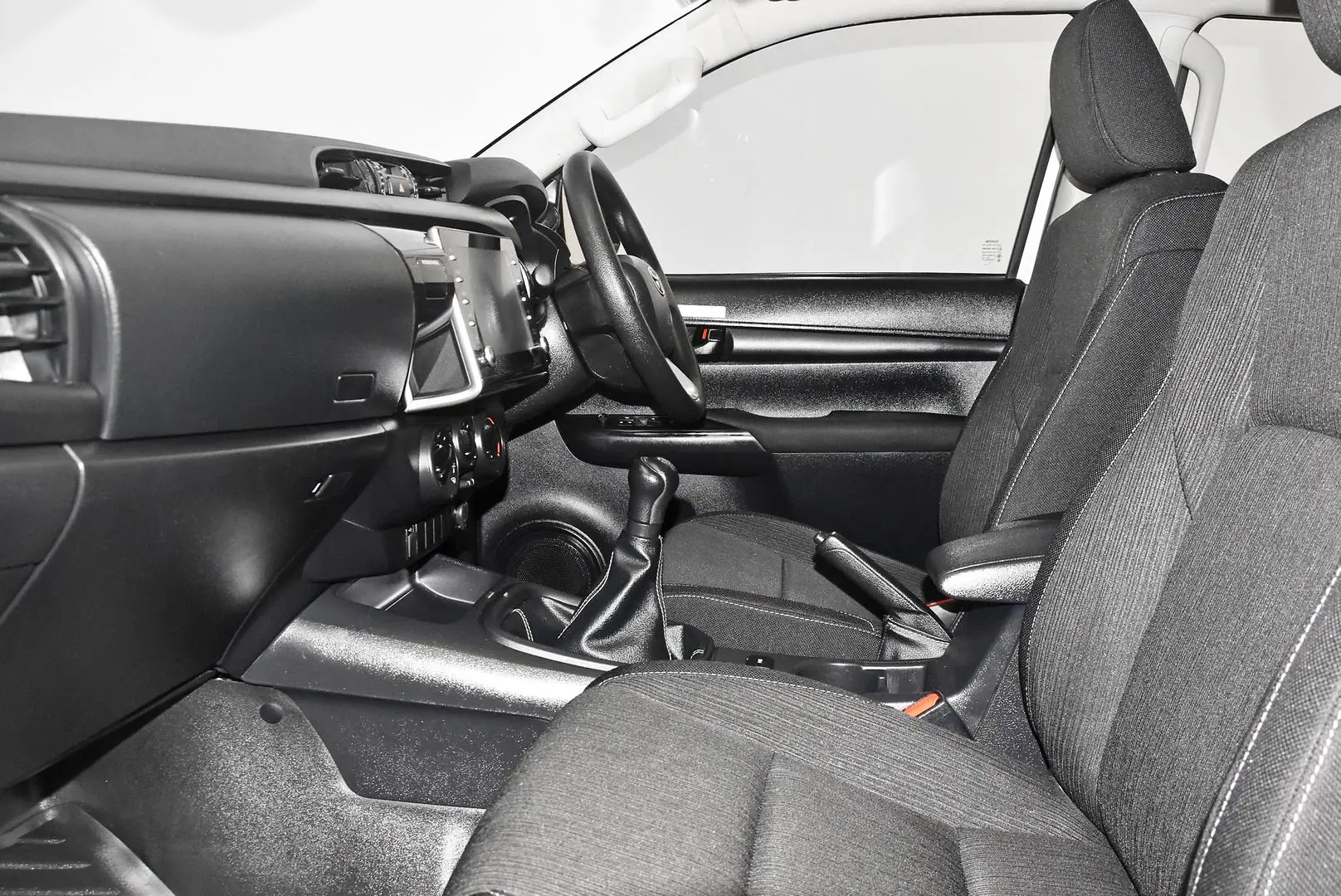 2022 Toyota Hilux Gallery Image 17