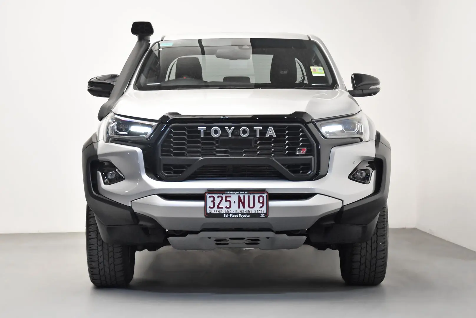 2024 Toyota Hilux Gallery Image 2
