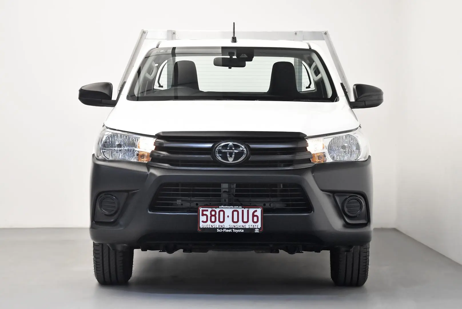2021 Toyota Hilux Gallery Image 2