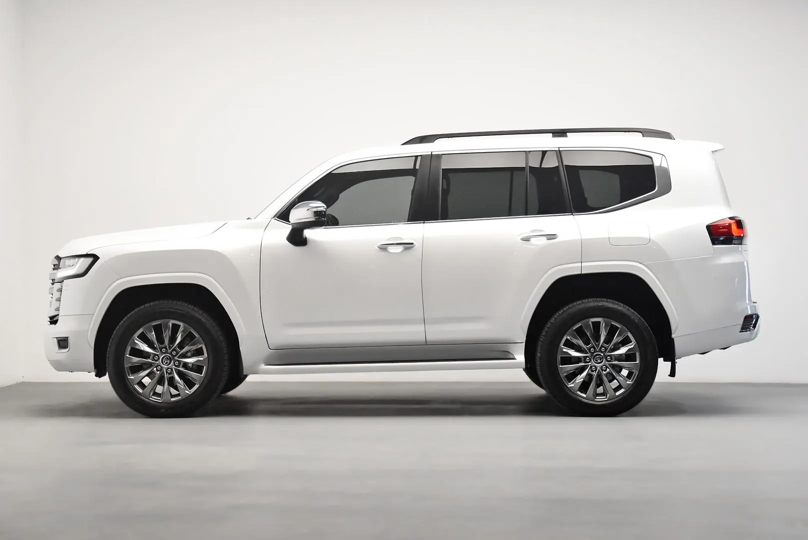 2024 Toyota Landcruiser Gallery Image 4