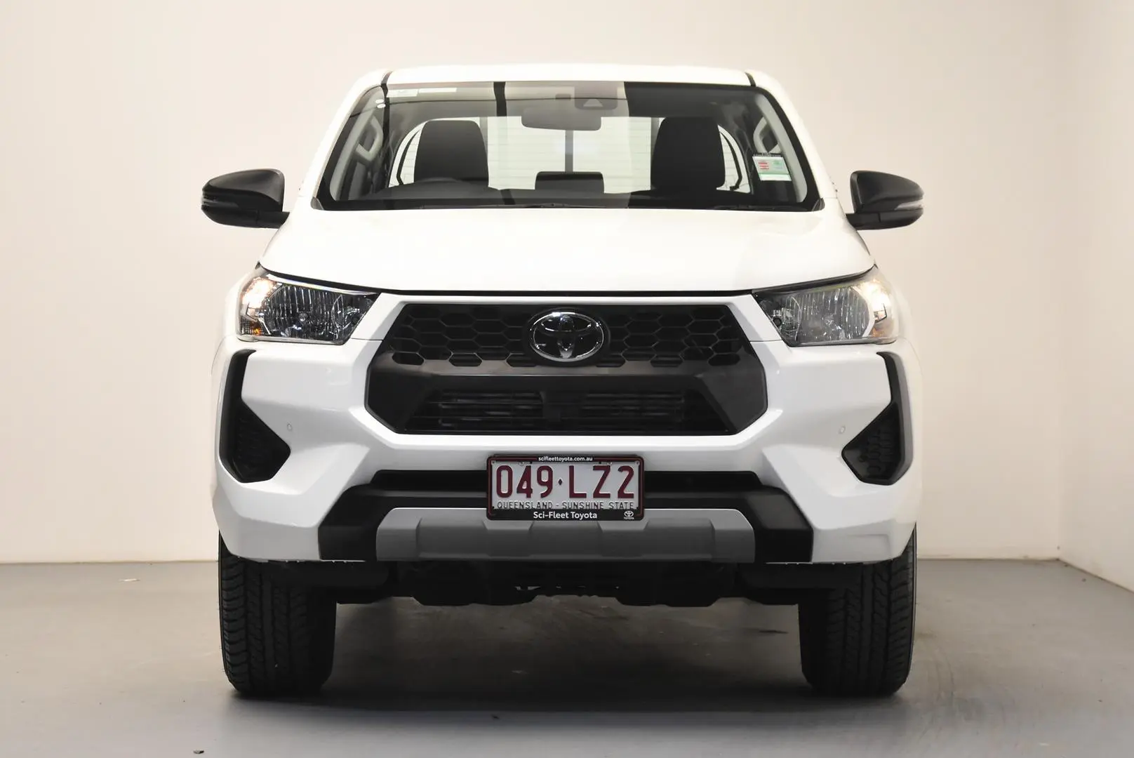 2025 Toyota Hilux Gallery Image 2