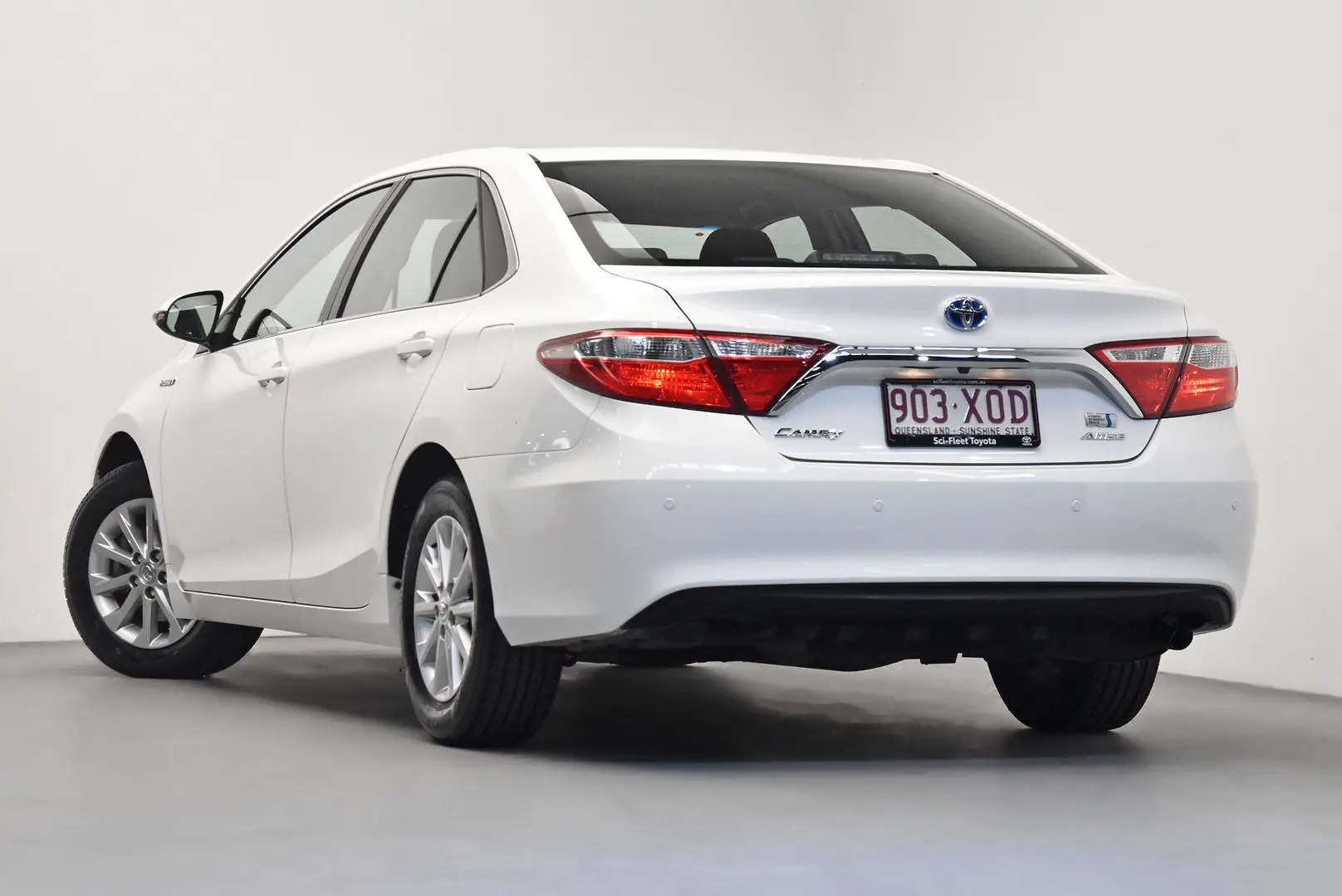 2017 Toyota Camry Gallery Image 5