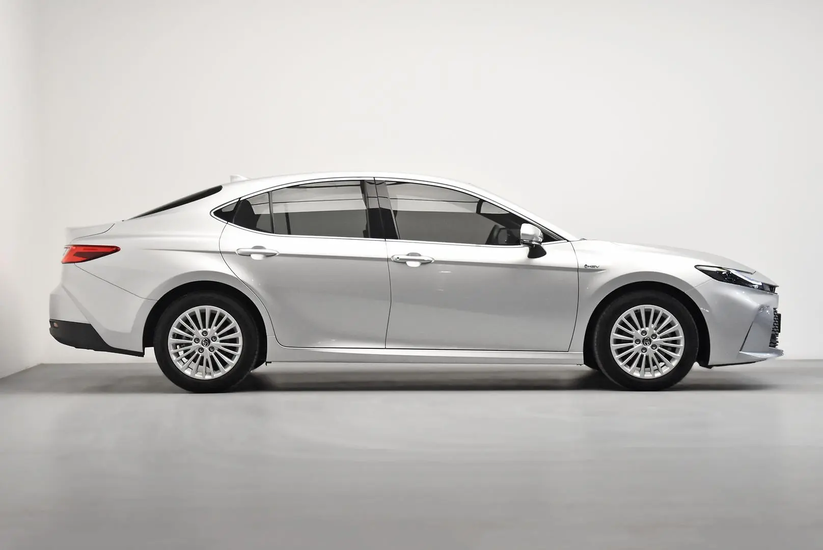 2024 Toyota Camry Gallery Image 3