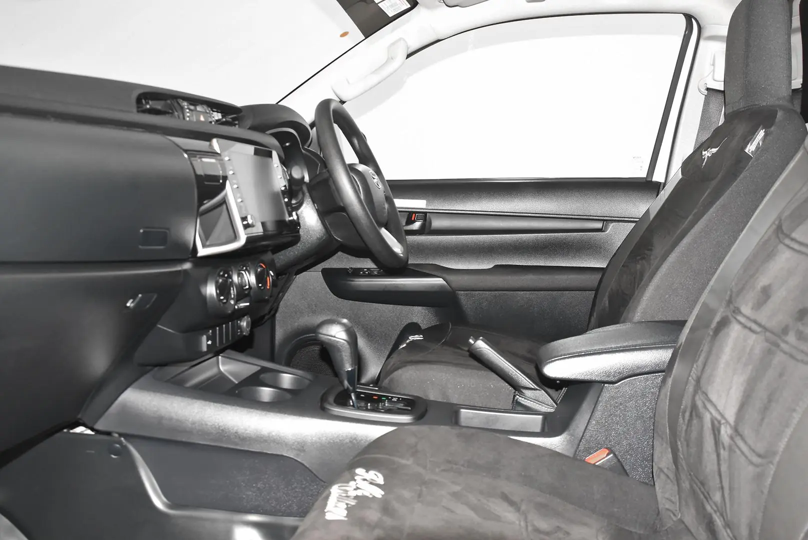 2024 Toyota Hilux Gallery Image 16