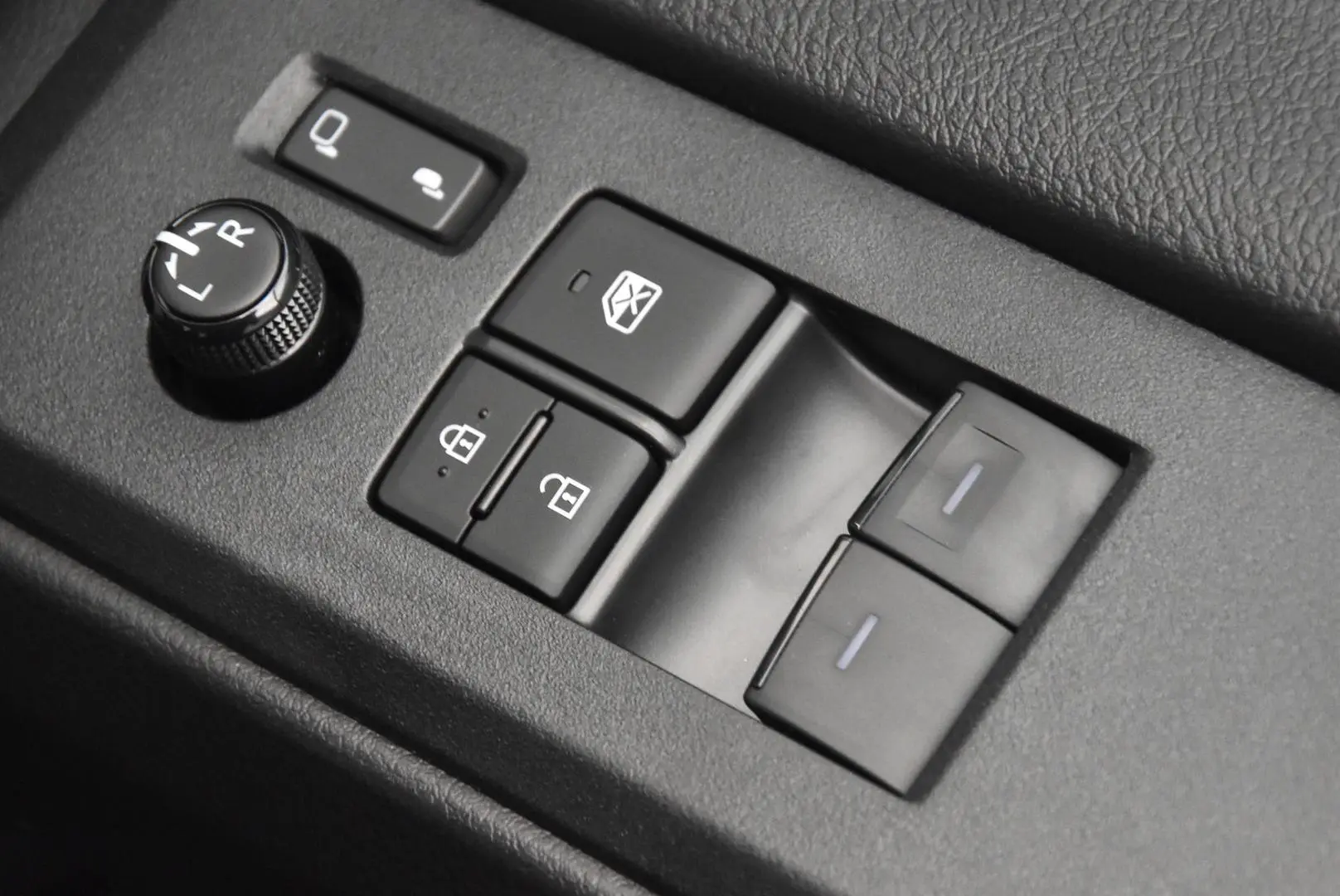 2025 Toyota Hiace Gallery Image 9