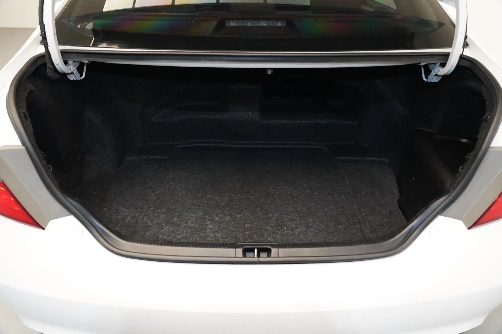 2017 Toyota Camry Gallery Image 8