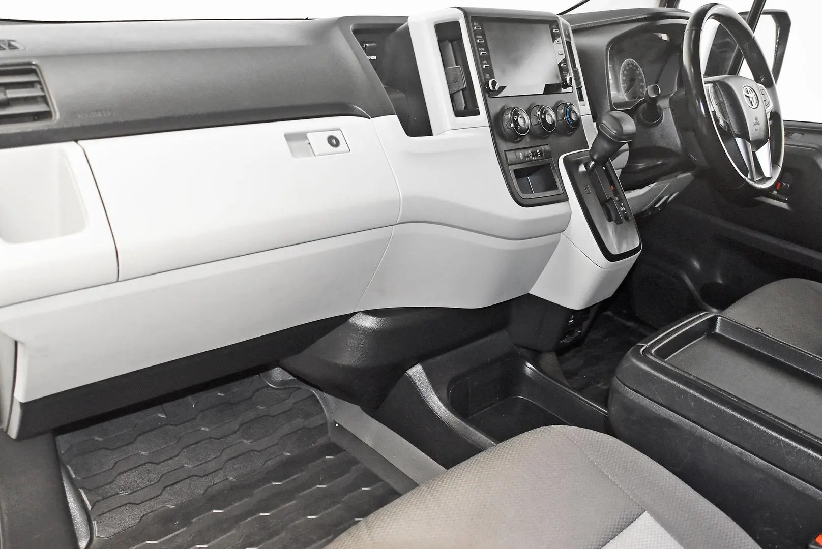 2023 Toyota Hiace Gallery Image 15