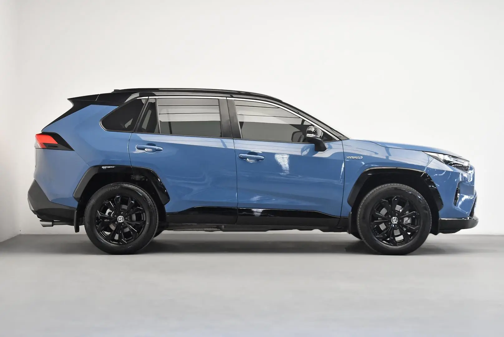 2022 Toyota RAV4 Gallery Image 3