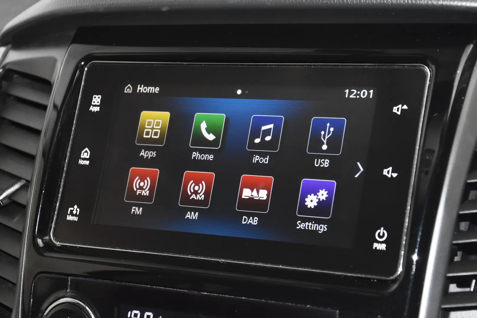 2018 Mitsubishi Pajero Sport Gallery Image 11