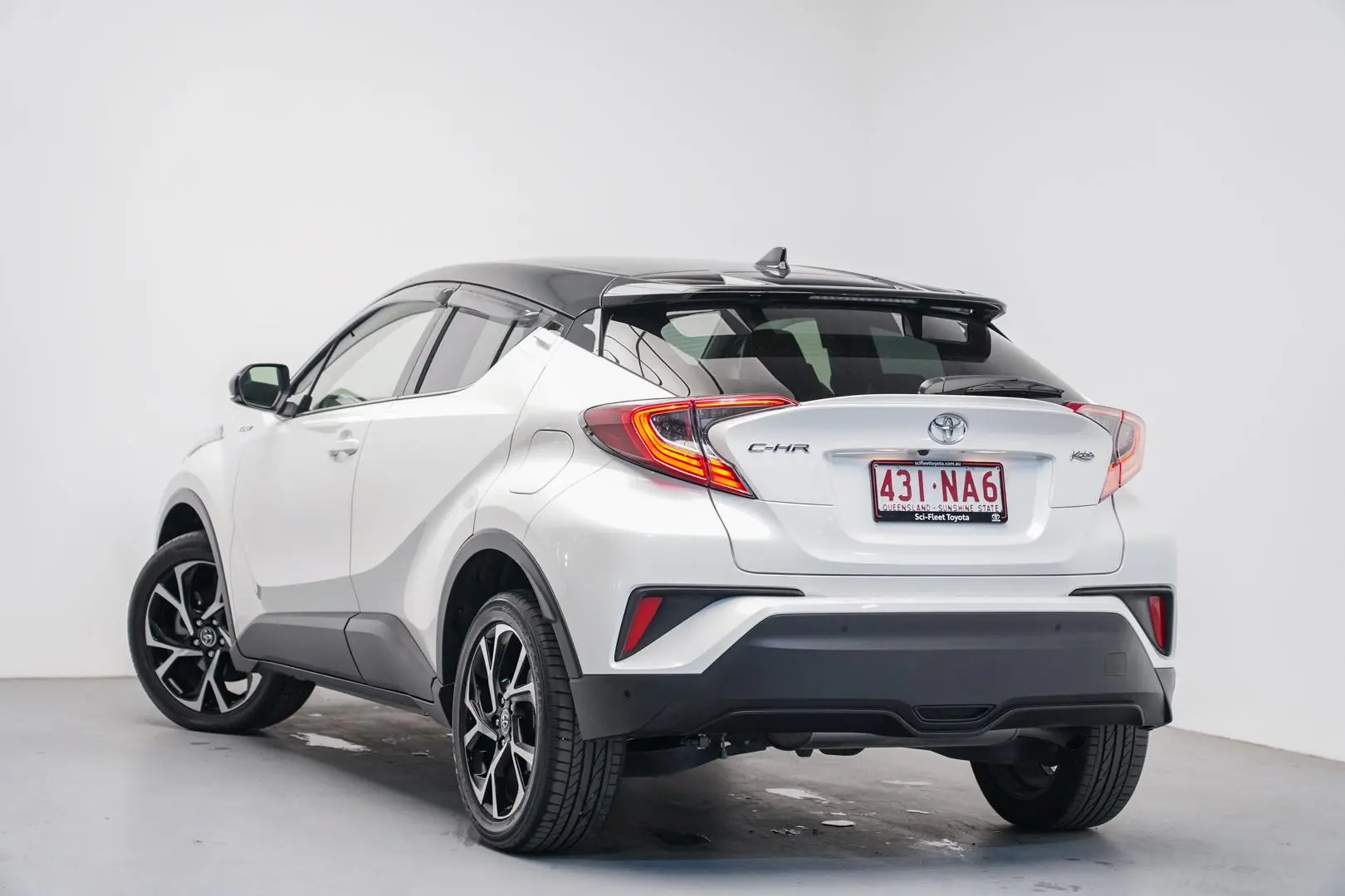 2018 Toyota C-HR Gallery Image 4