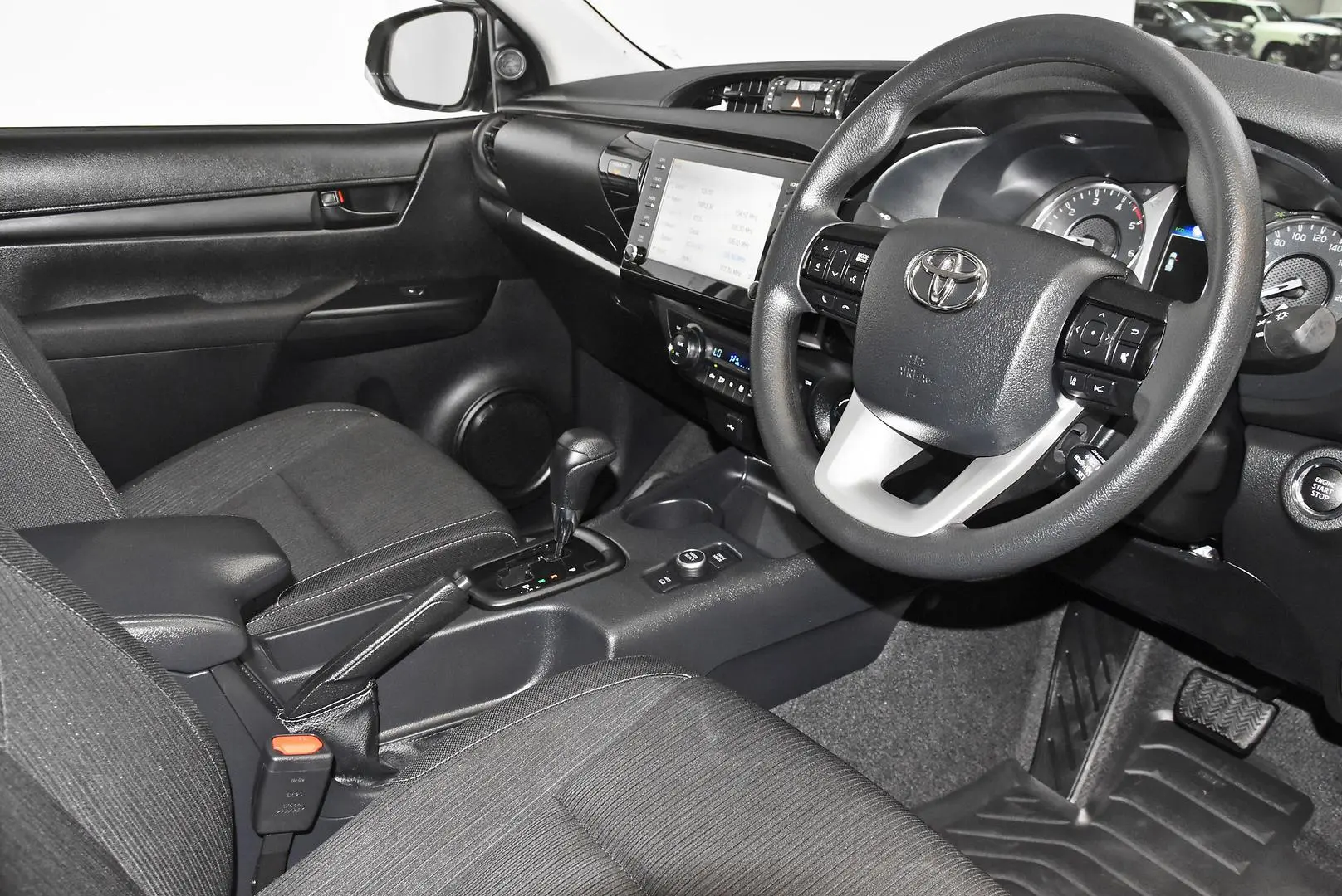 2025 Toyota Hilux Gallery Image 8