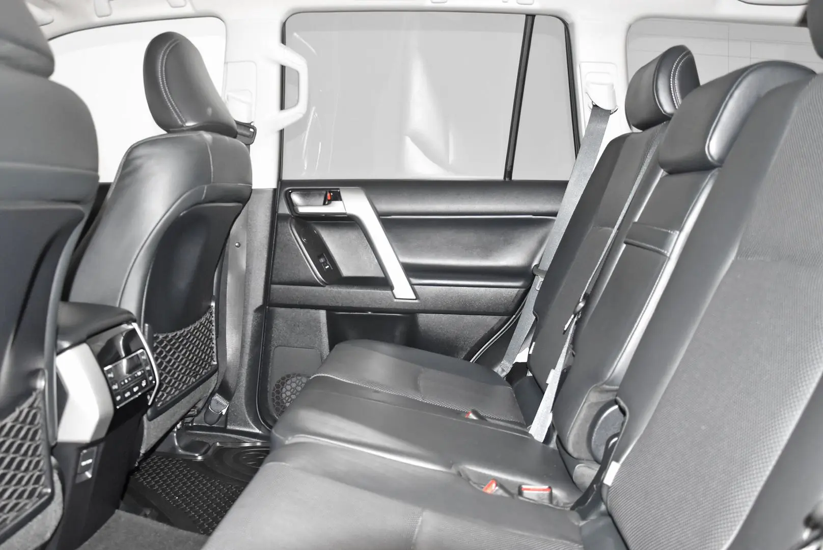 2019 Toyota Landcruiser Prado Gallery Image 17