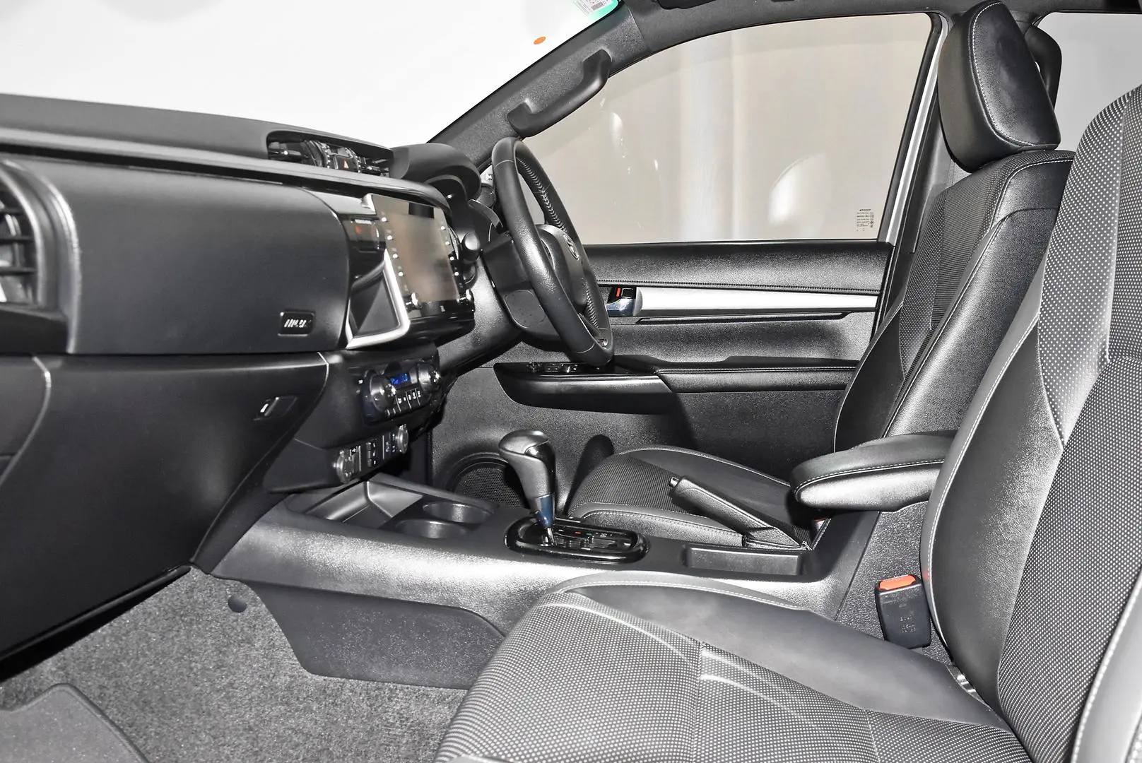 2022 Toyota Hilux Gallery Image 17