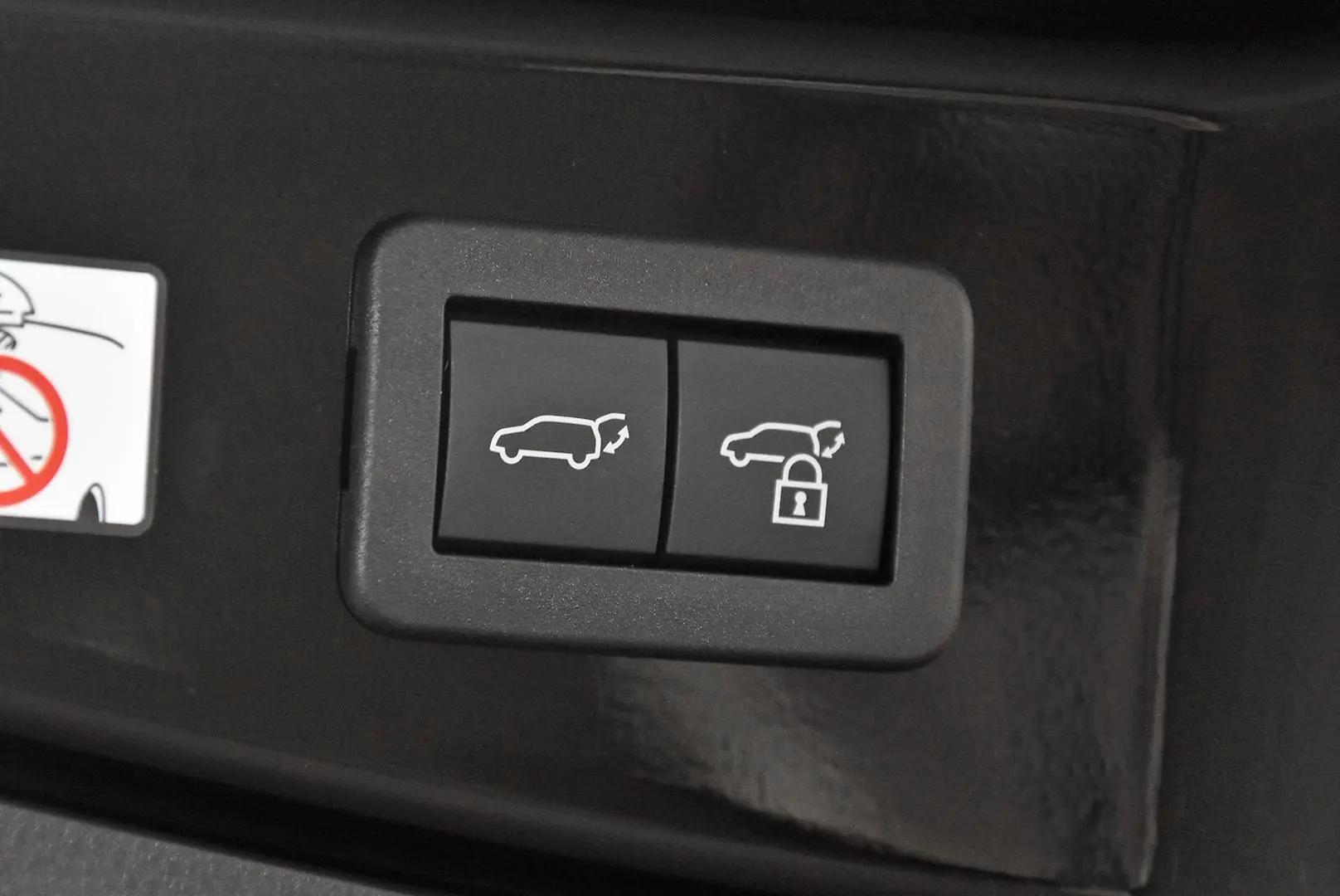 2025 Toyota C-HR Gallery Image 22