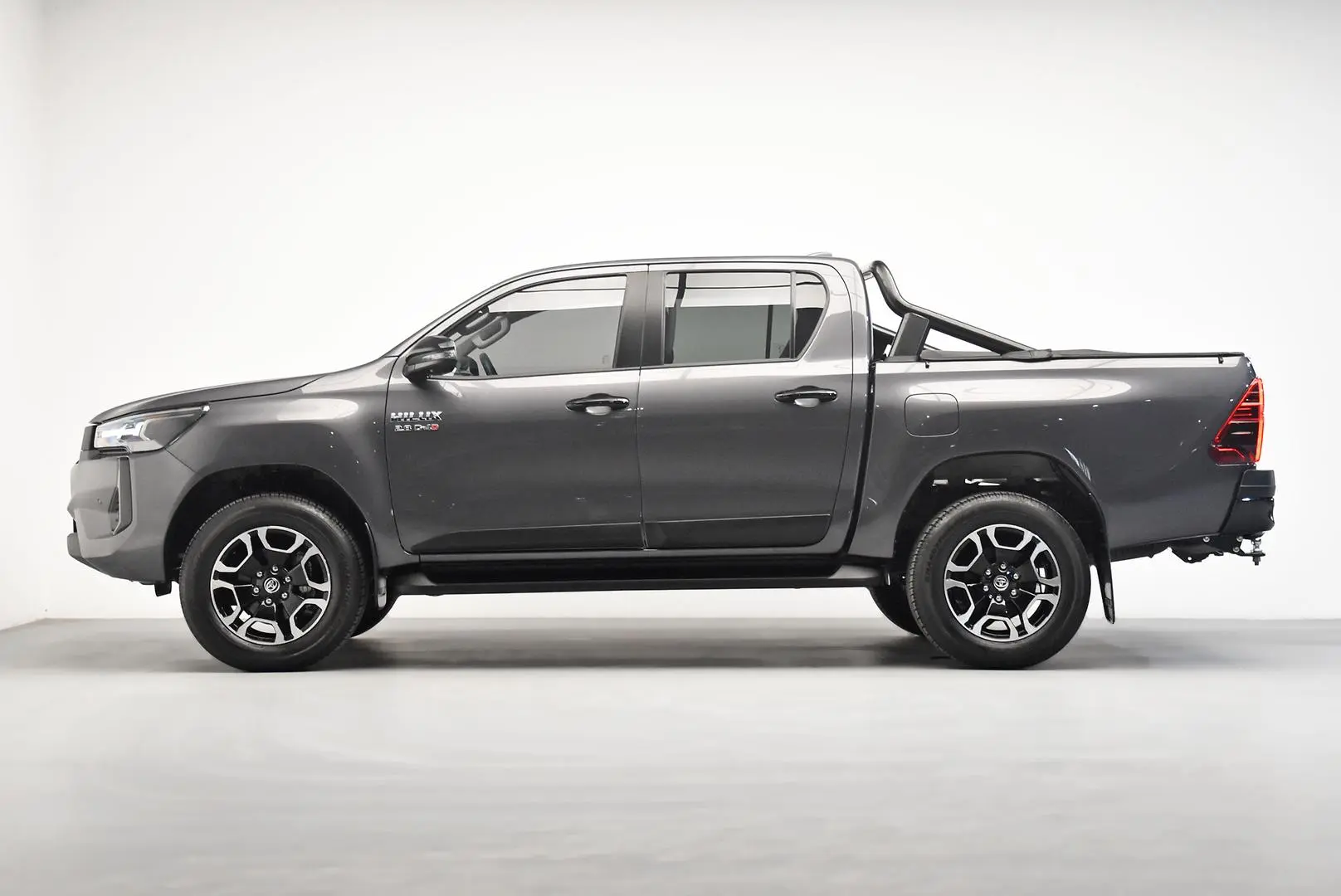 2025 Toyota Hilux Gallery Image 4