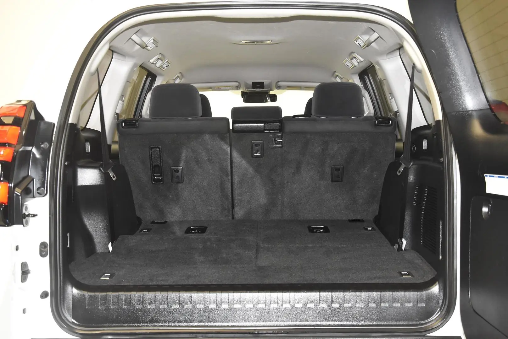 2022 Toyota Landcruiser Prado Gallery Image 19