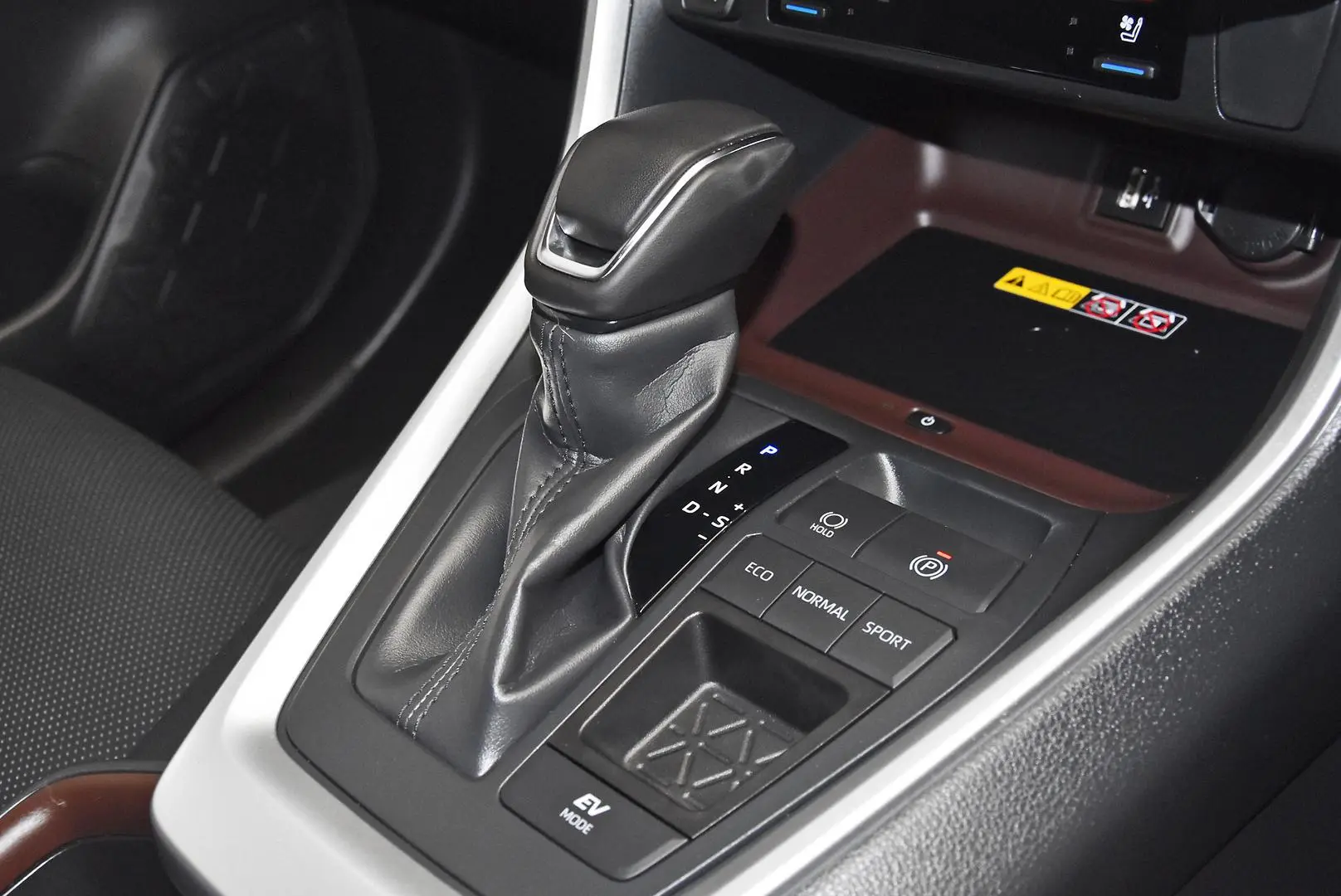 2025 Toyota RAV4 Gallery Image 14