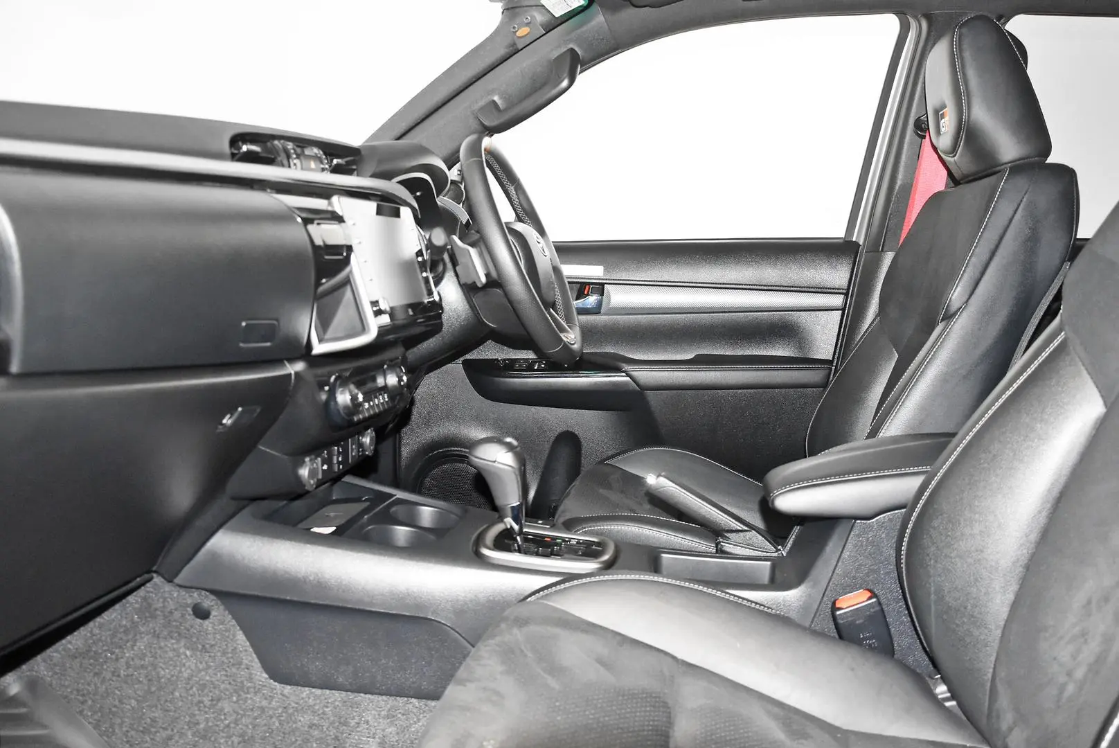 2024 Toyota Hilux Gallery Image 17