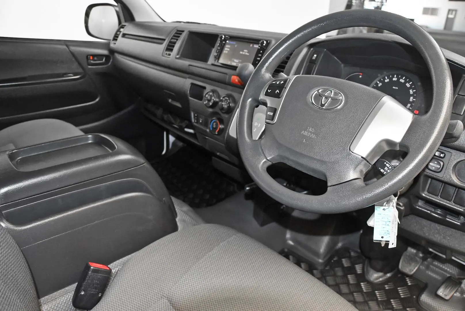 2017 Toyota Hiace Gallery Image 9
