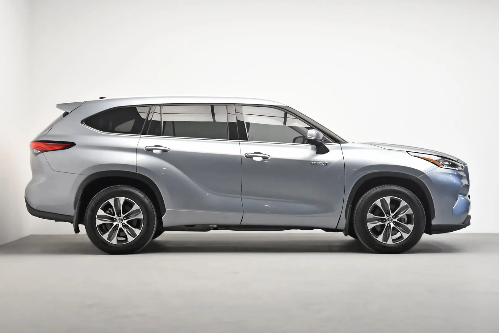 2022 Toyota Kluger Gallery Image 3