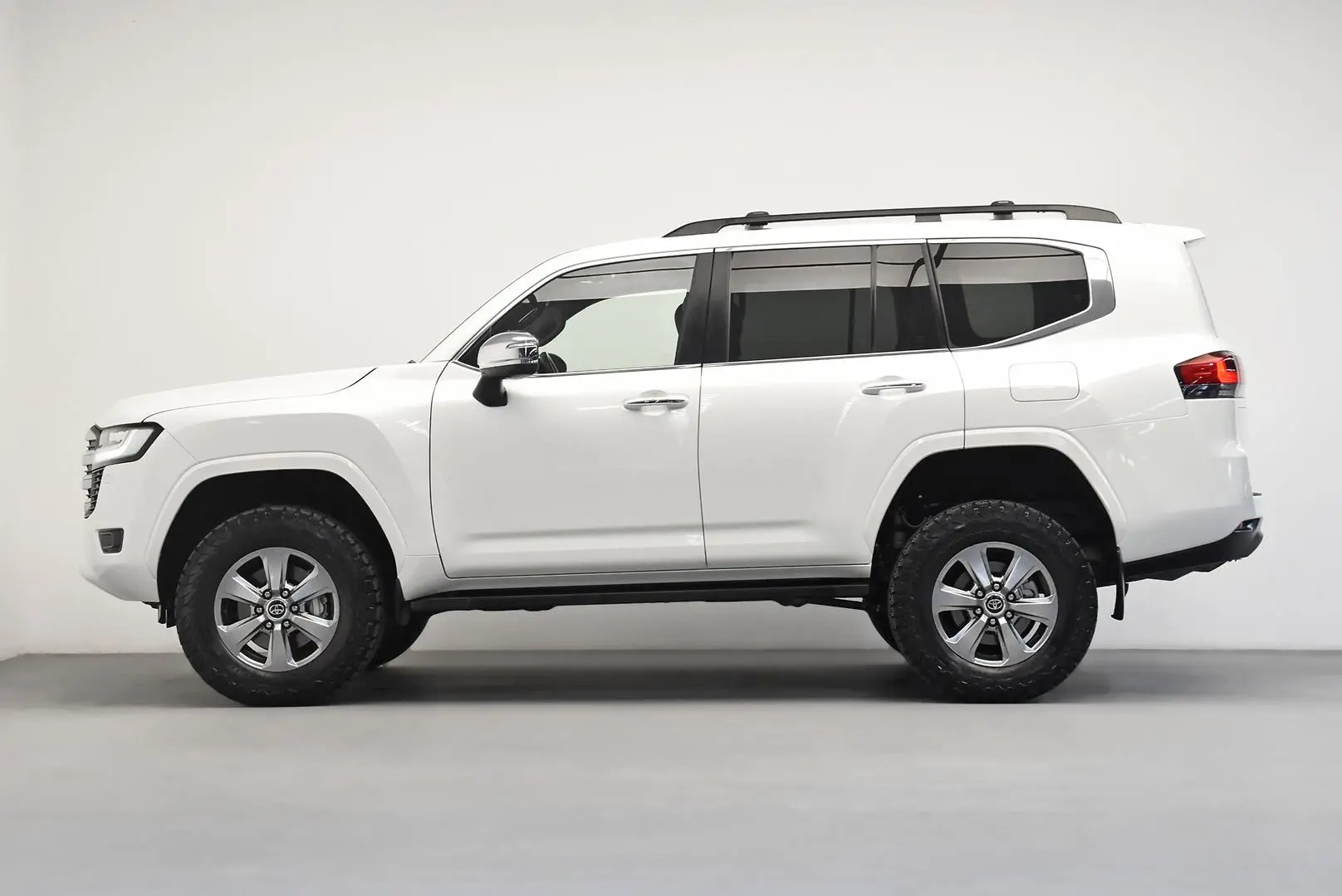 2022 Toyota Landcruiser Gallery Image 4