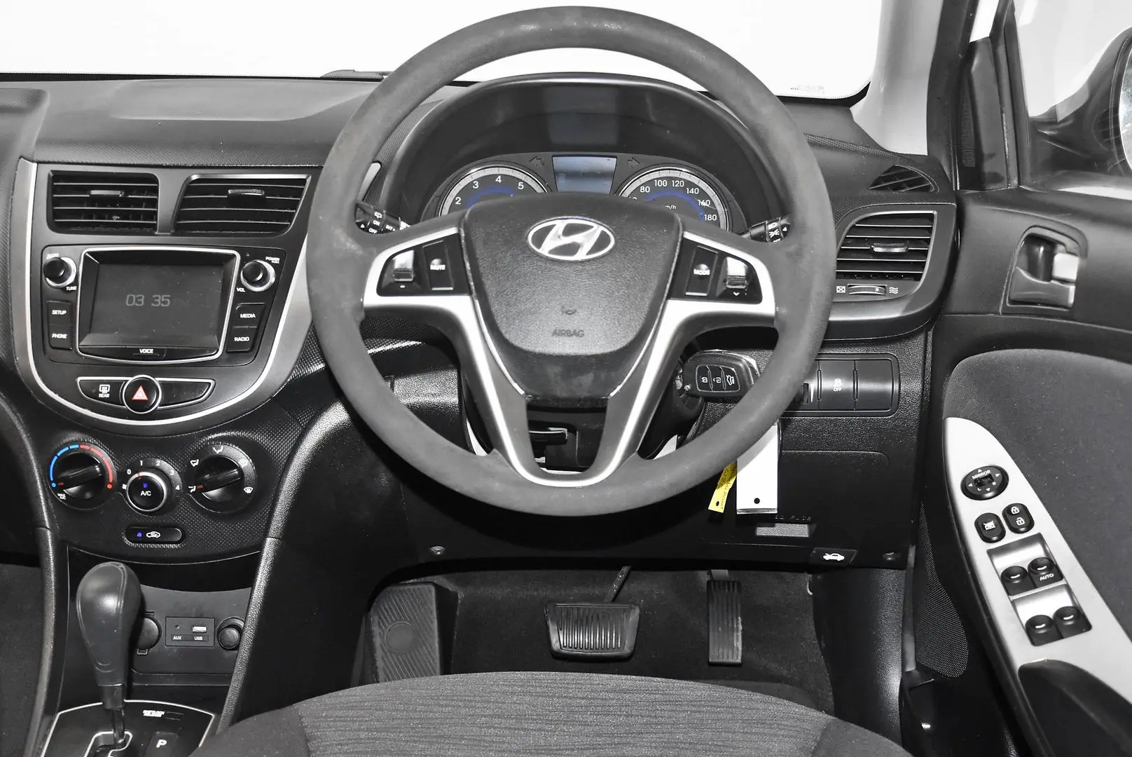 2016 Hyundai Accent Gallery Image 13