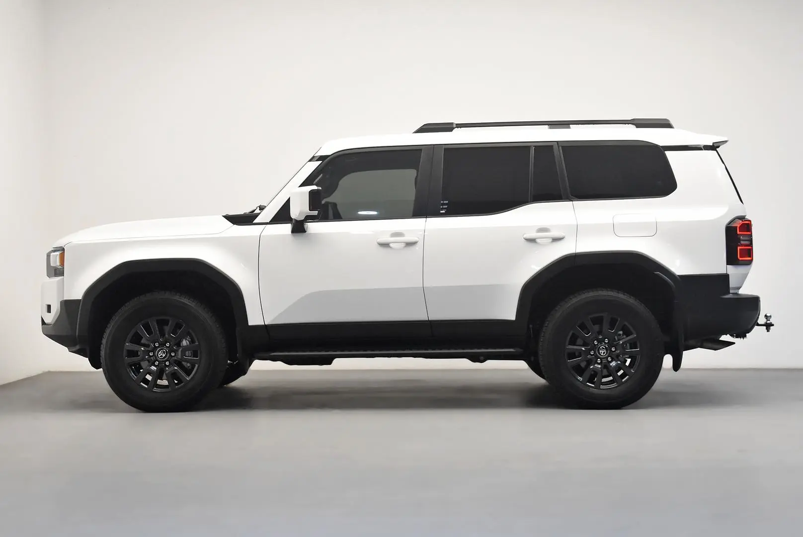 2025 Toyota Landcruiser Prado Gallery Image 4