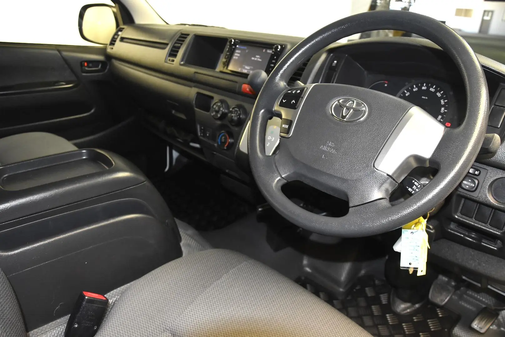 2017 Toyota Hiace Gallery Image 9