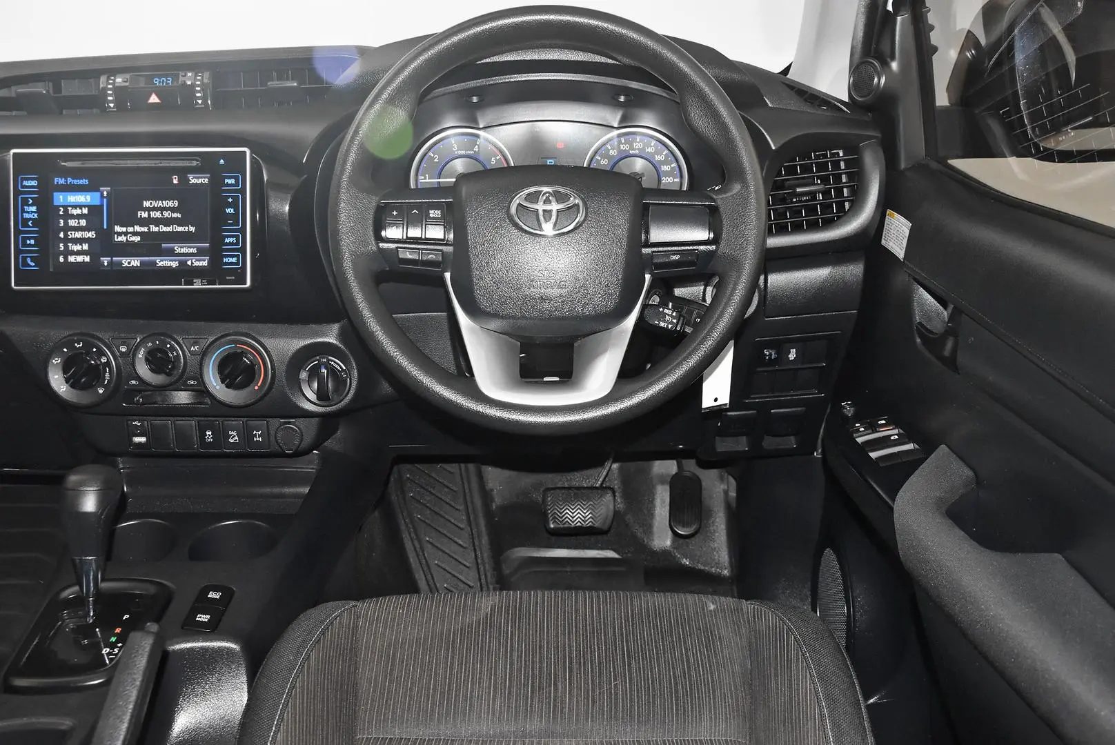 2018 Toyota Hilux Gallery Image 15