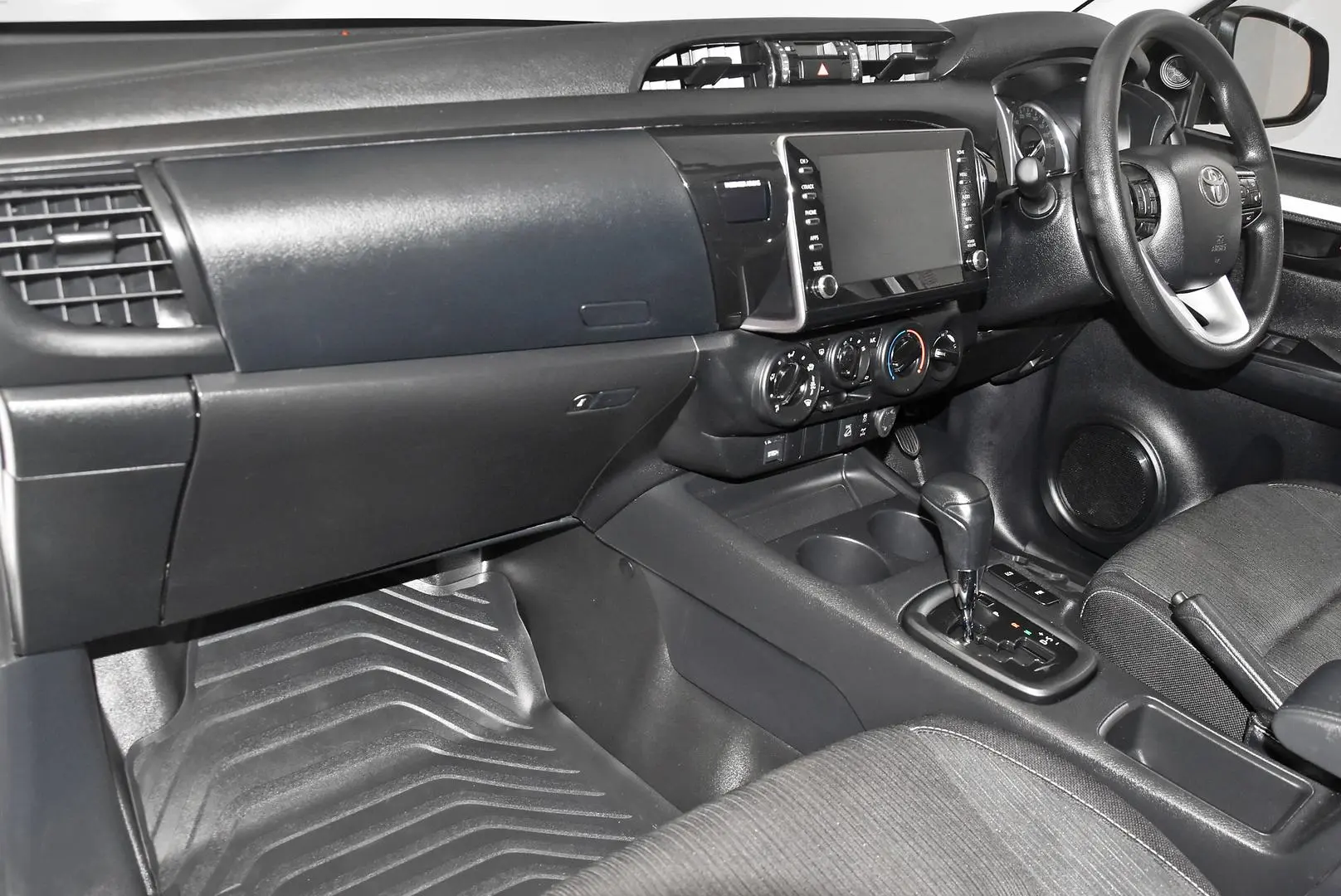 2023 Toyota Hilux Gallery Image 17